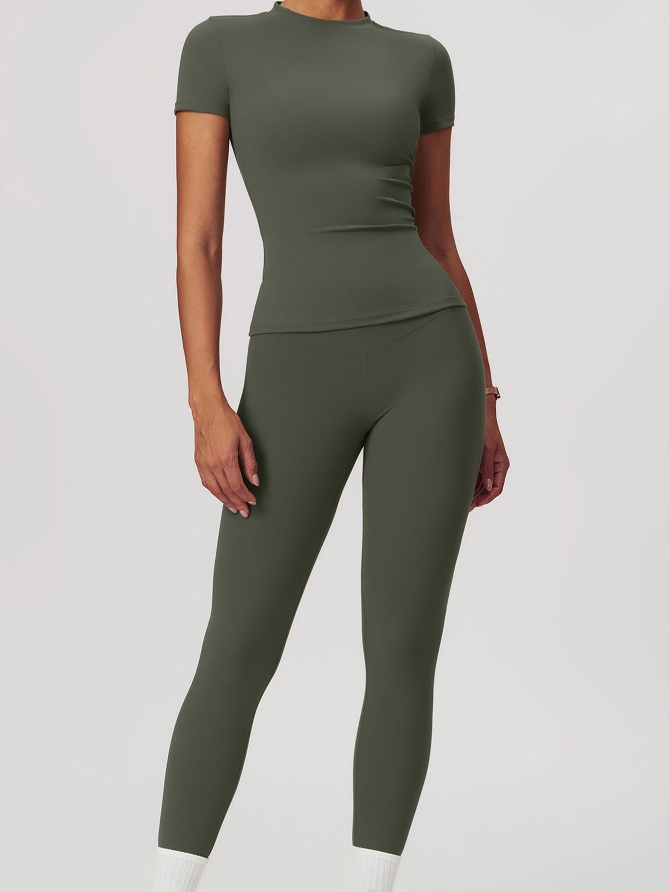 Ladies Body-hugging Short Style With A Round Neckline Top