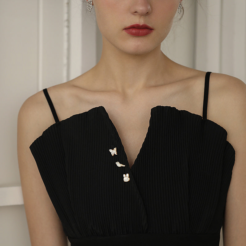 Small Japanese-Style Brooch â€?Cute Women's Clothing Accessory