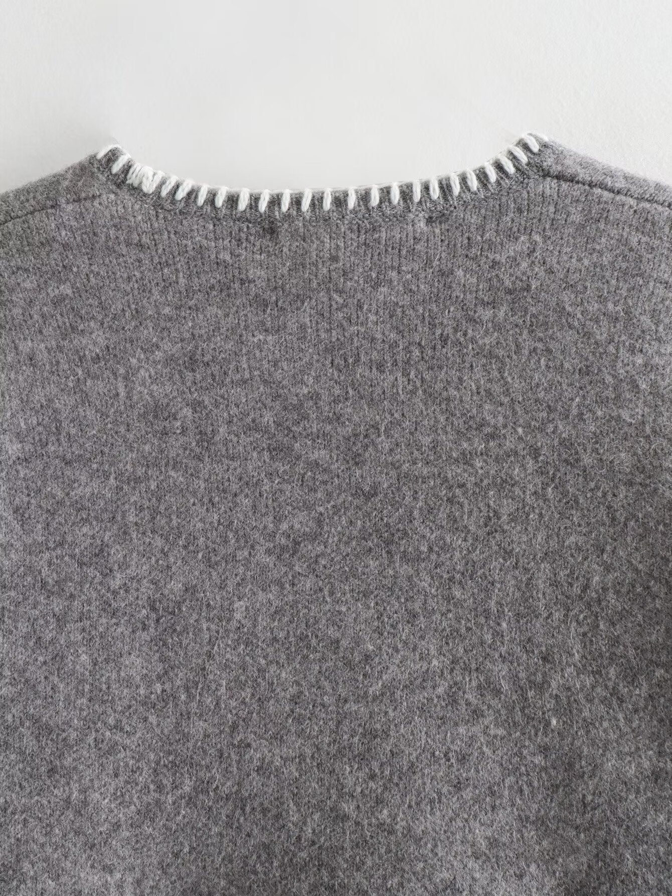 Color Contrast Decorative Short Sweater