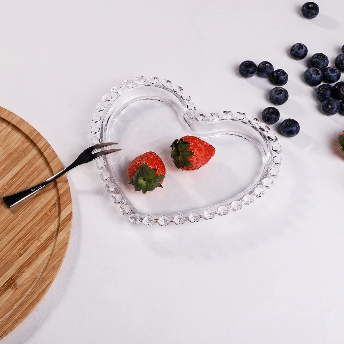 Clear Glass Dessert Plates with Heart Trim, Heart Shaped Glass Snack Tray Fruit Plate, 7-Inch 2pcs