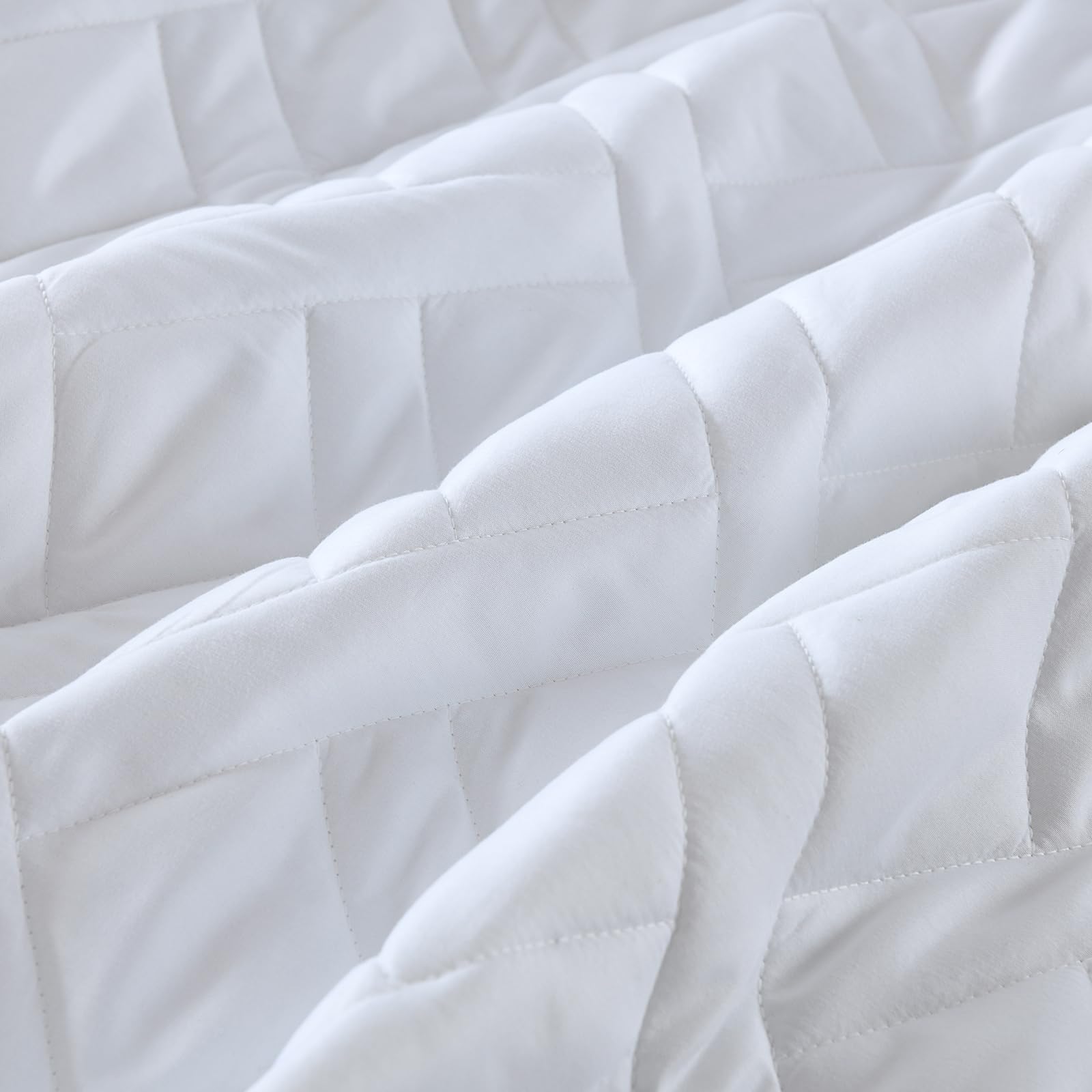 Quilt Size Lightweight Quilt for Summer Ultra-Soft Microfiber Modern Style Quilted Clouds Pattern Bedspread Quit Set 3 Pieces(1 Quilt and 2 Pillow Shams)