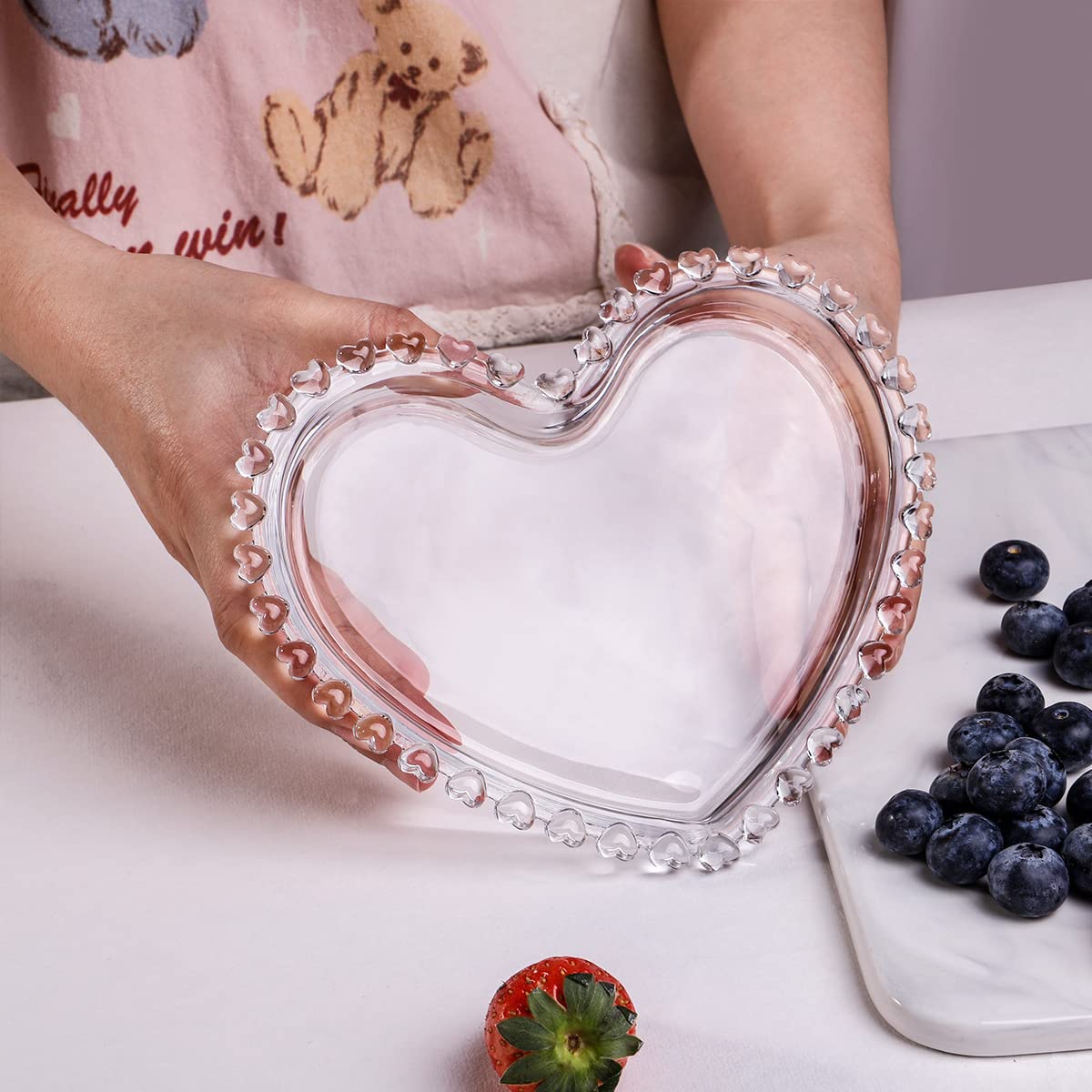Clear Glass Dessert Plates with Heart Trim, Heart Shaped Glass Snack Tray Fruit Plate, 7-Inch 2pcs