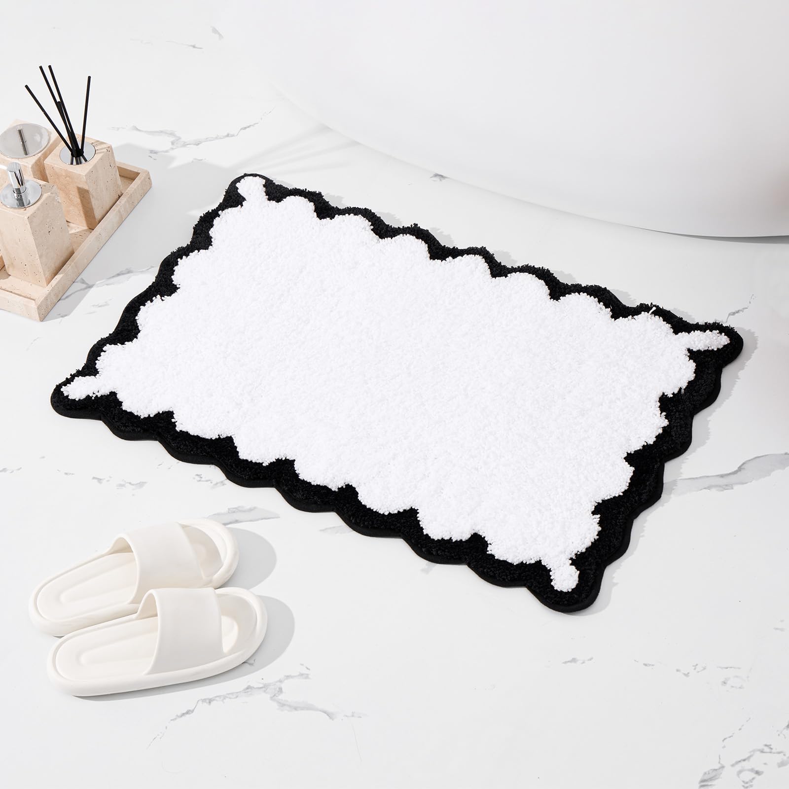 Cute Scalloped Bath Mat, Fun Plush Microfiber Scallop Bathroom Rugs Non Slip Washable Quick Dry Absorbent