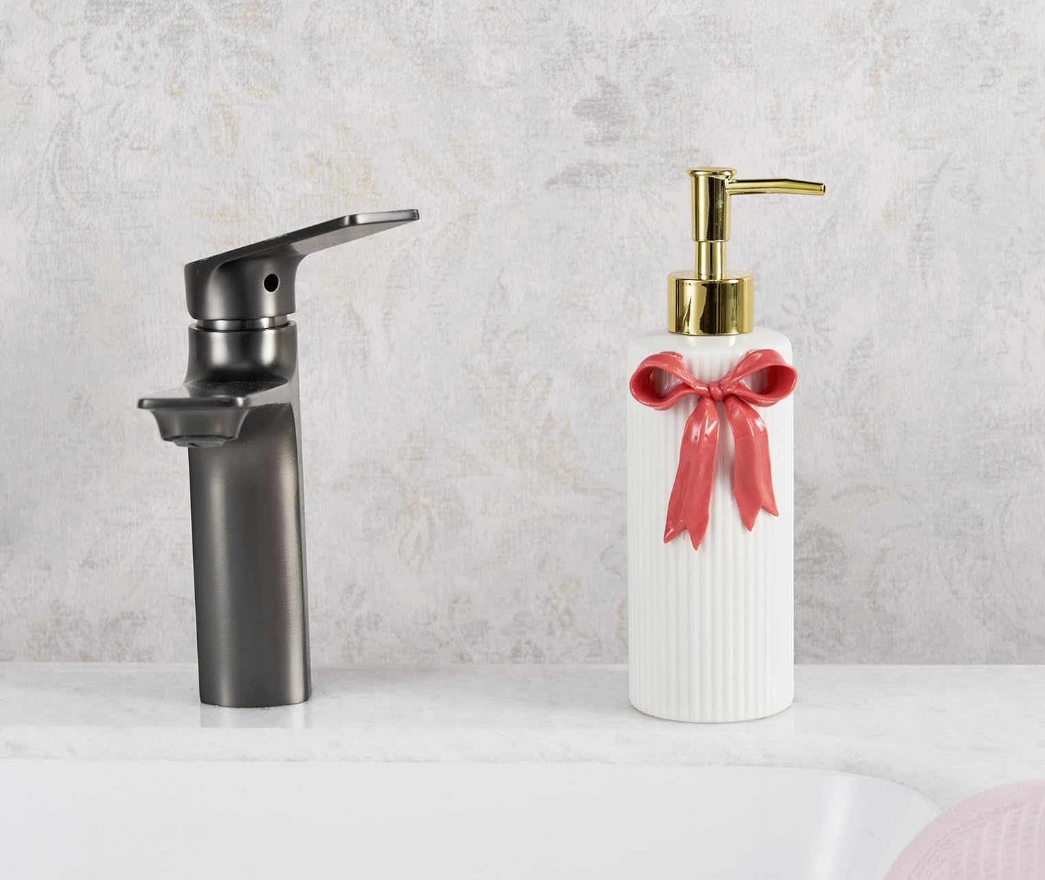 Handmade Ceramic Bow Soap Pump Dispenser Hand Lotion Liquid Dispenser Refillable for Kitchen and Bathroom Decorative