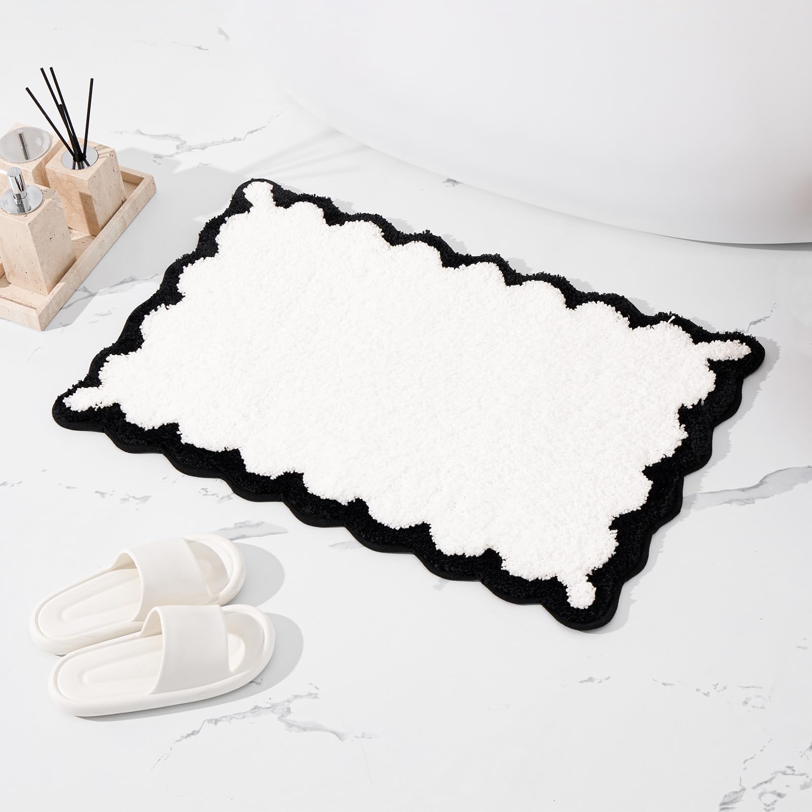 Cute Scalloped Bath Mat, Fun Plush Microfiber Scallop Bathroom Rugs Non Slip Washable Quick Dry Absorbent