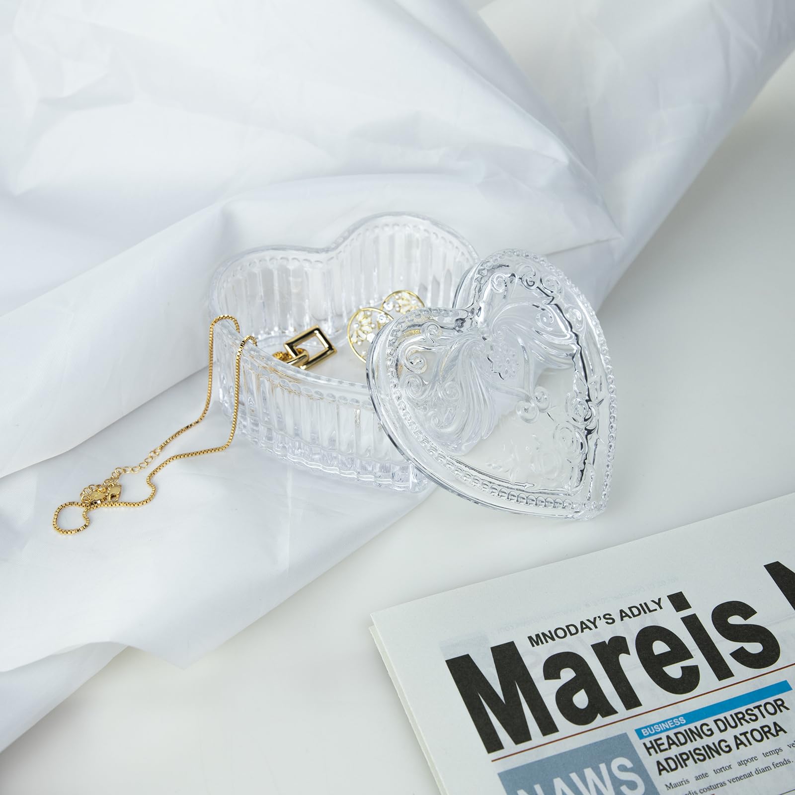 Heart-Shaped Crystal Glass Jewelry Box with Embossed Design and Lid