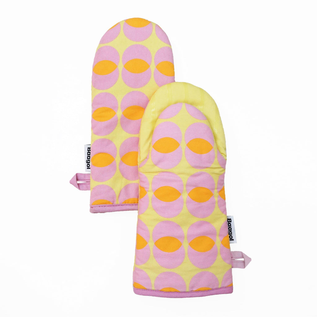 Modern and Cute Cotton Kitchen Mittens with Non-Slip Silicone Grips and Hanging Loops