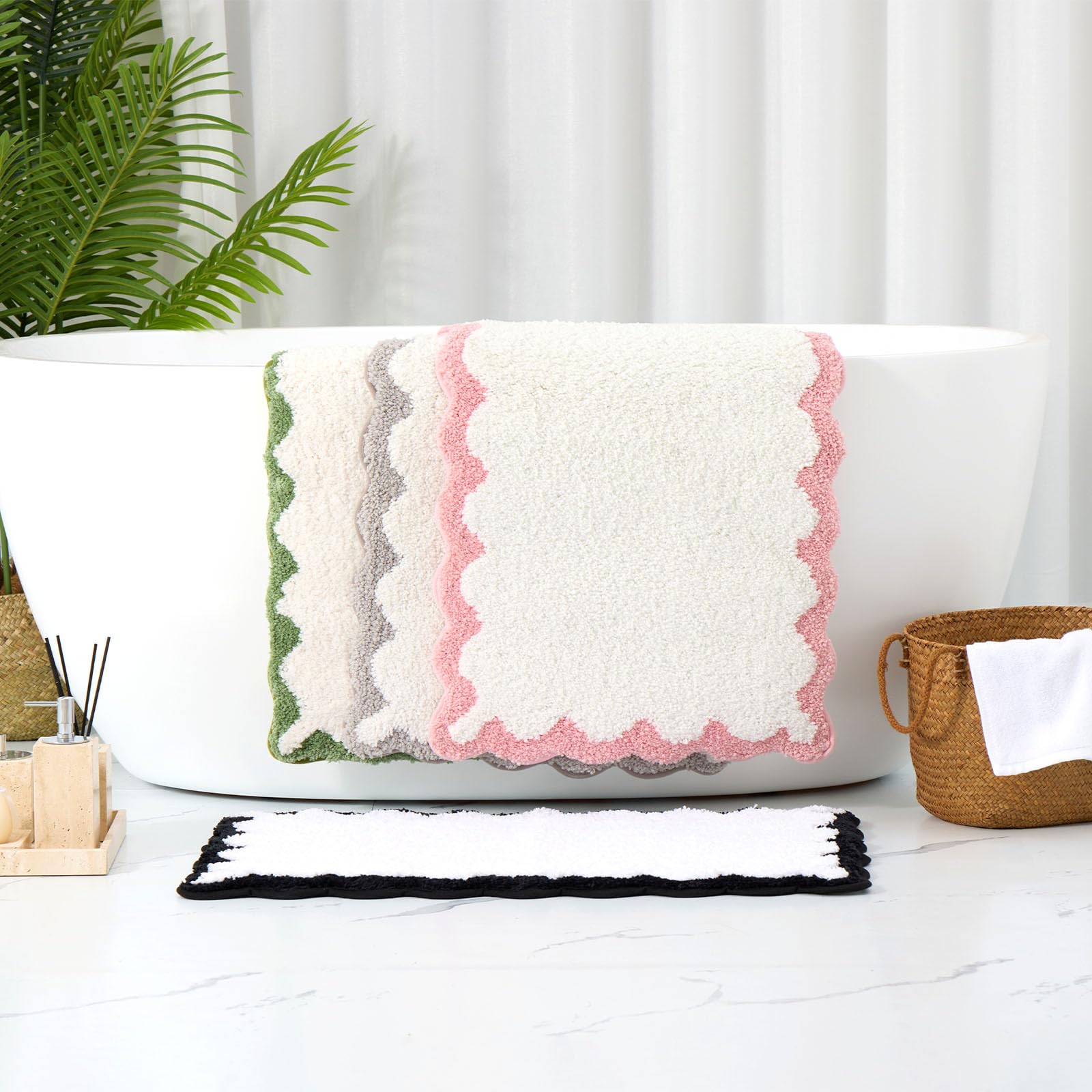 Cute Scalloped Bath Mat, Fun Plush Microfiber Scallop Bathroom Rugs Non Slip Washable Quick Dry Absorbent