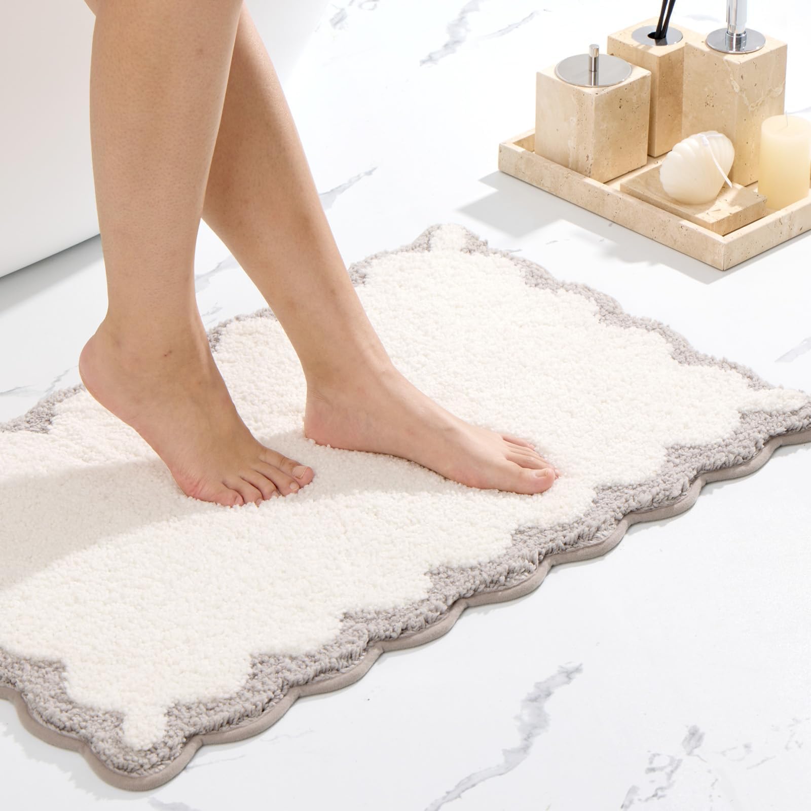 Cute Scalloped Bath Mat, Fun Plush Microfiber Scallop Bathroom Rugs Non Slip Washable Quick Dry Absorbent