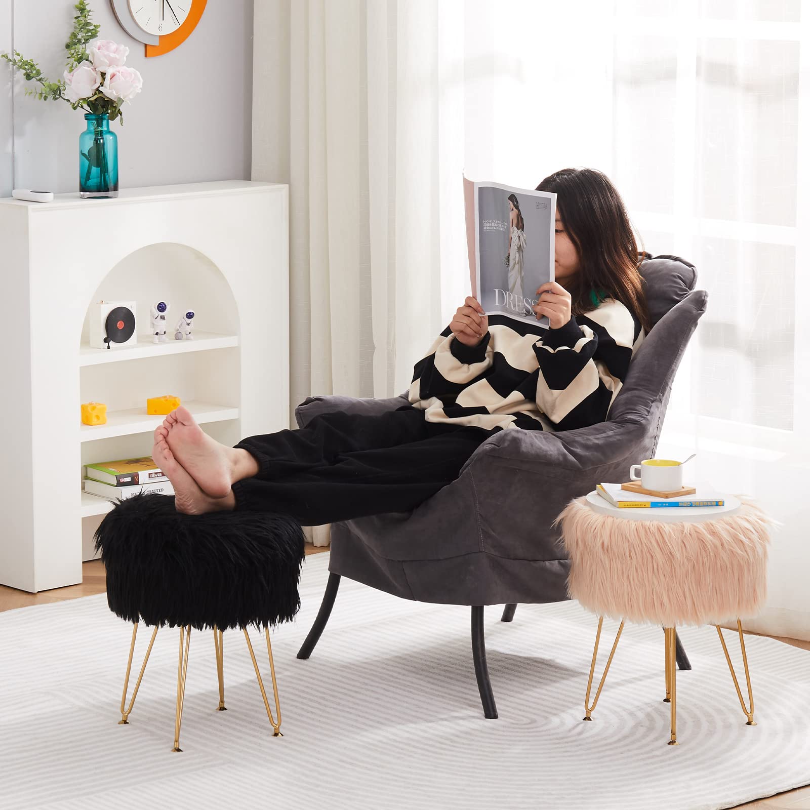 Faux Fur Storage Ottoman Round Furry Vanity Stool Marble Grain Tray Coffee Table Compact Footrest Stool with 4 Metal Legs Soft Makeup Seat Foot Stools for Living Room Bedroom Entryway