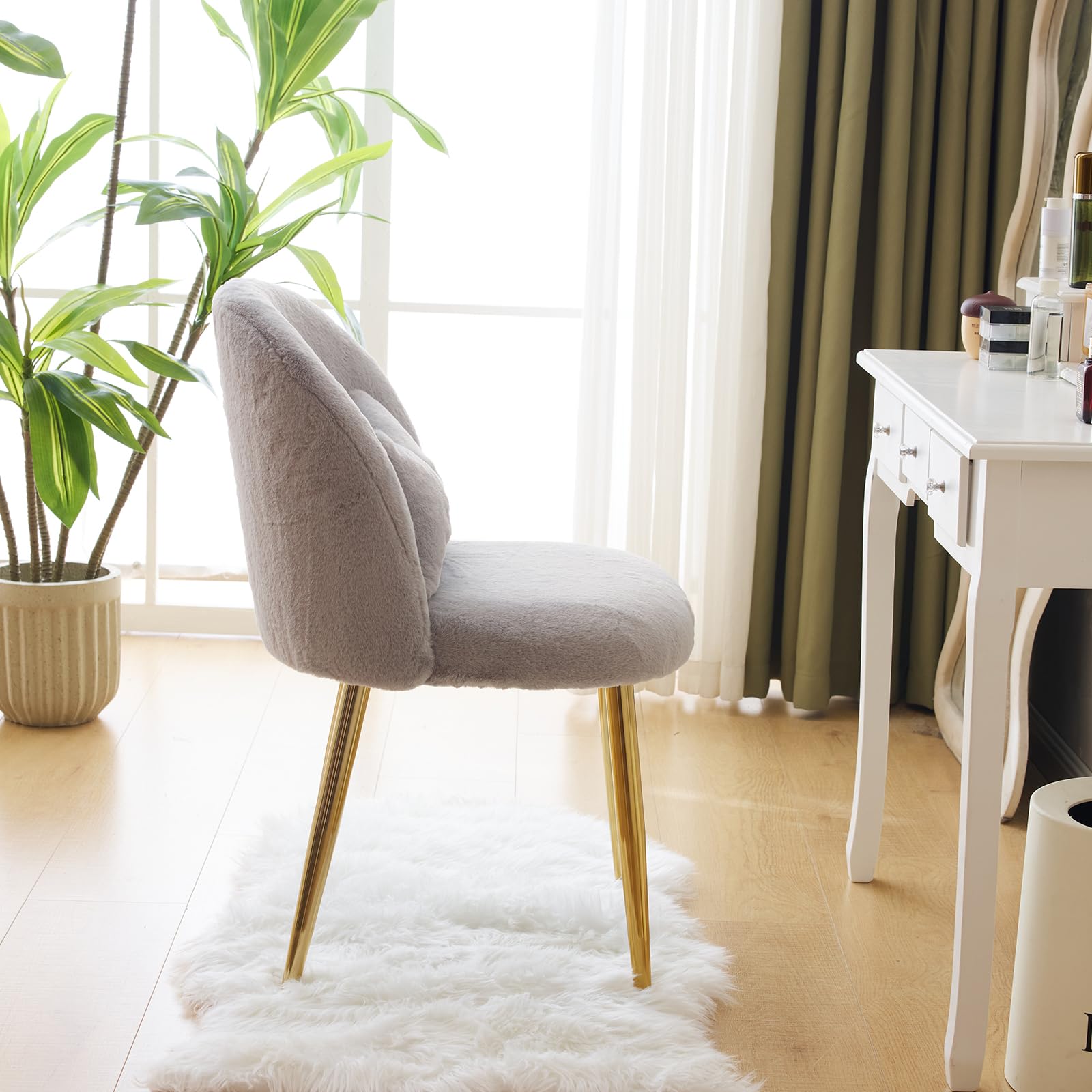 Cute, non-wheeled desk chair with backrest, fluffy cushion, cozy makeup chair with adjustable golden legs