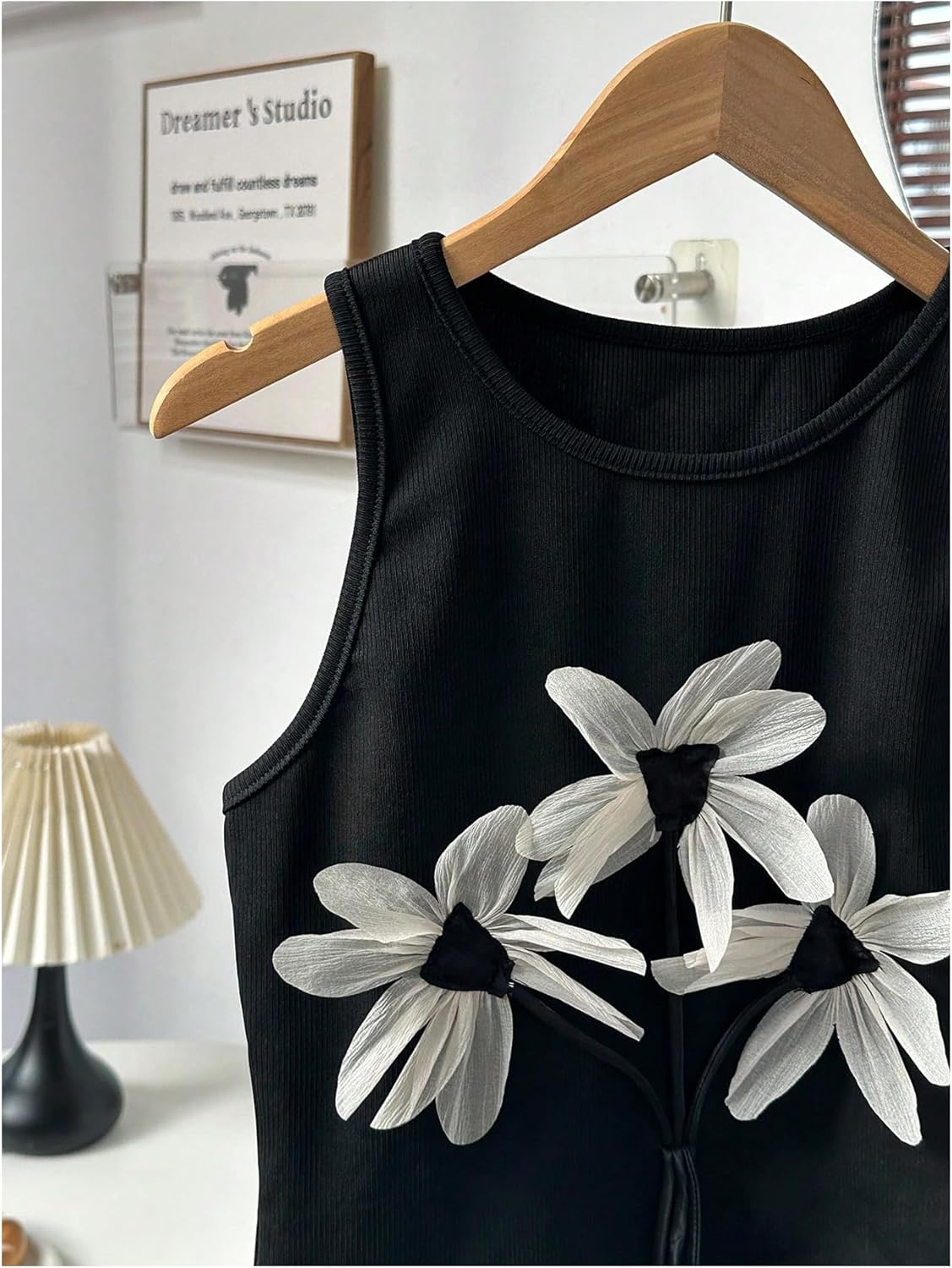 Women's Floral Applique Ribbed Tank Top Crew Neck Slim Fitted Sleeveless Crop Tops