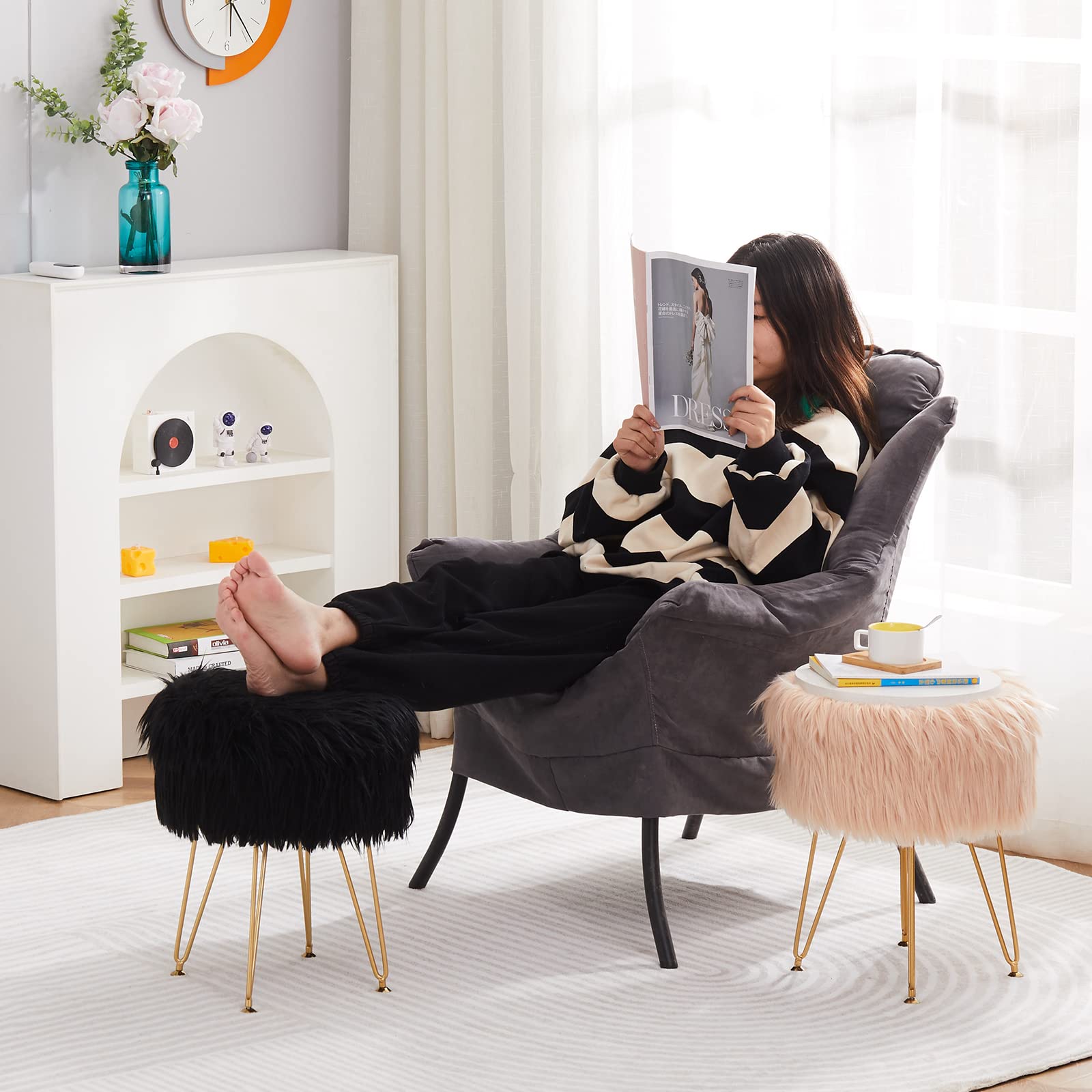 Faux Fur Storage Ottoman Round Furry Vanity Stool Marble Grain Tray Coffee Table Compact Footrest Stool with 4 Metal Legs Soft Makeup Seat Foot Stools for Living Room Bedroom Entryway