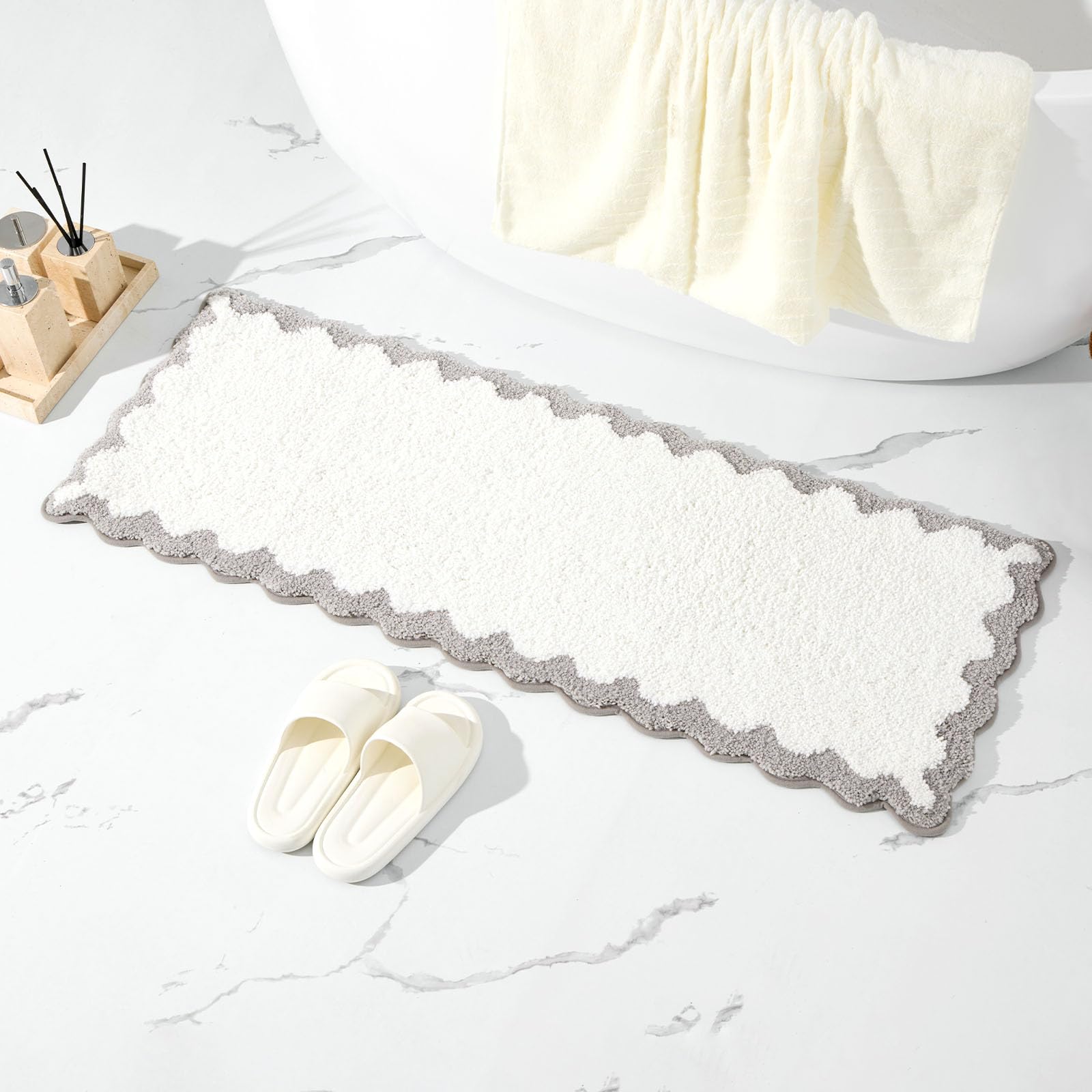 Cute Scalloped Bath Mat, Fun Plush Microfiber Scallop Bathroom Rugs Non Slip Washable Quick Dry Absorbent