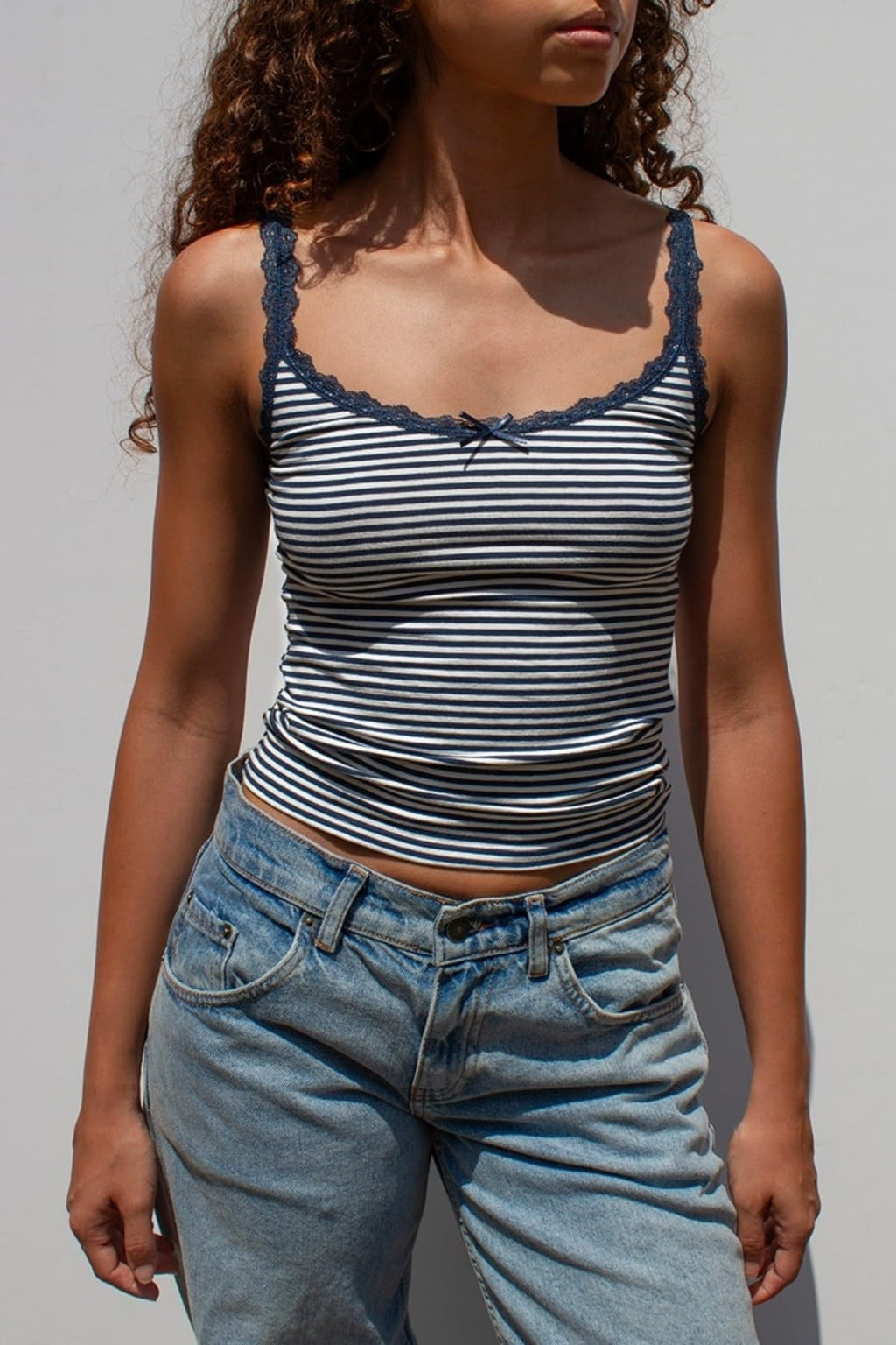 Cute Coquette Women Y2K Striped Camisole Tops Lace Patchwork Scoop Neck Spaghetti Strap Crop Tank Tops