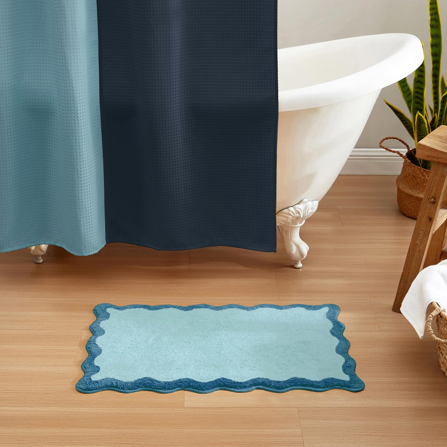 Wavy Bath Mat with Scalloped Ripple Design, Microfiber Absorbent Non Slip Tufted Rug
