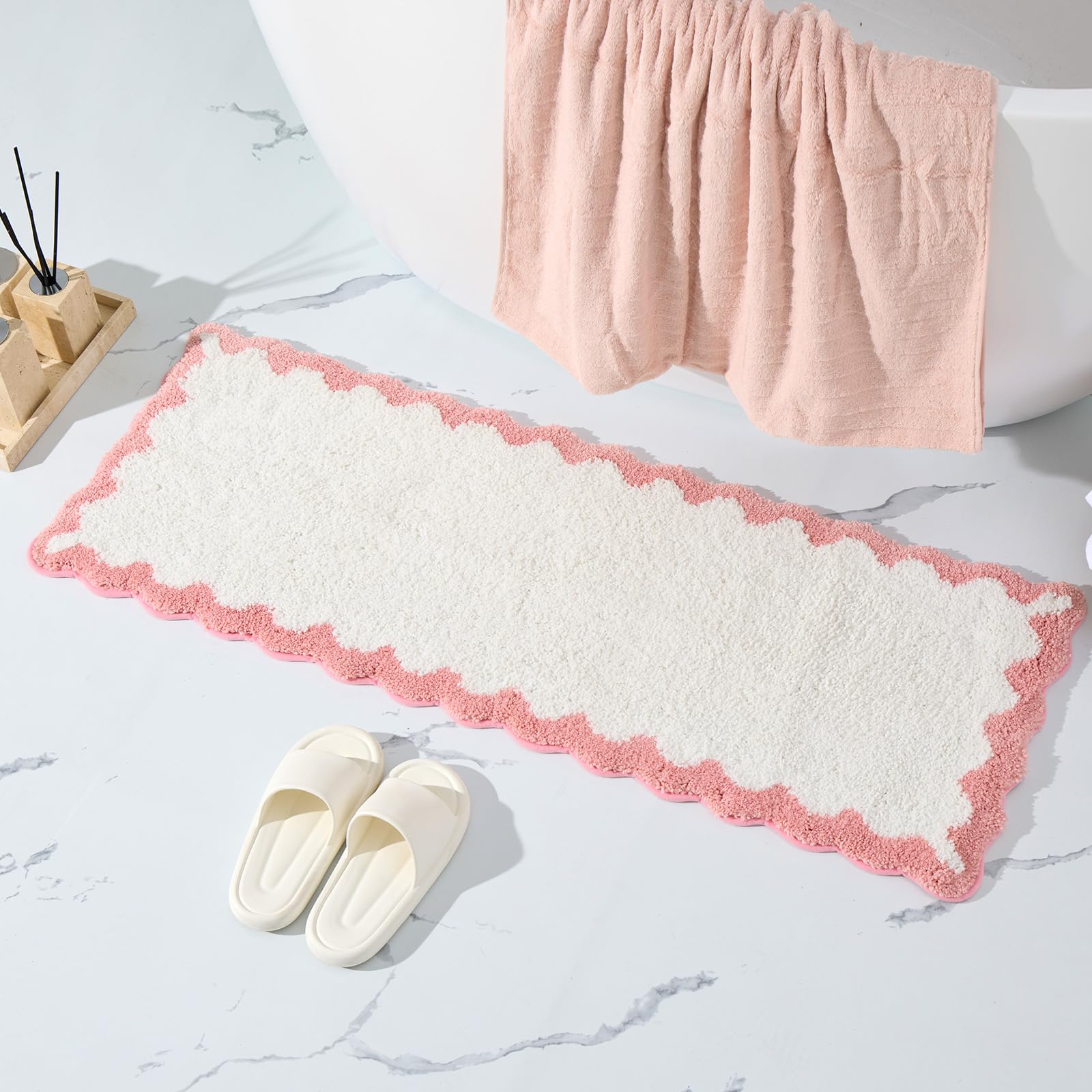 Cute Scalloped Bath Mat, Fun Plush Microfiber Scallop Bathroom Rugs Non Slip Washable Quick Dry Absorbent