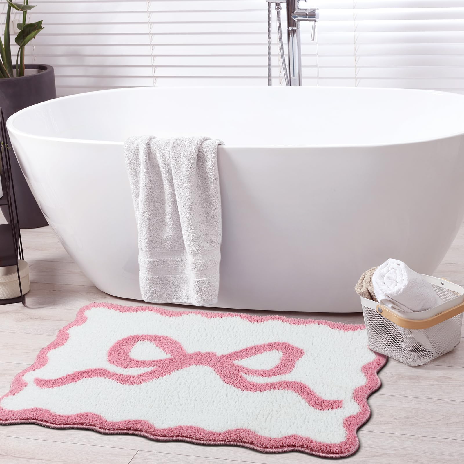 Scalloped Bow Bathroom Mat Non Slip Coquette Bow Rug Cute Aesthetic Scallop Carpet Preppy Room Decor Microfiber Absorbent Bath Rug for Bathroom Bathtub Shower Bedroom(Black,16" X 24")