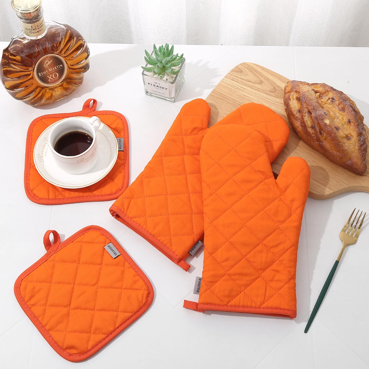 Oven Mitts and Pot Holders 4 pcs Set,High Heat Resistant 500 Degree Extra Thicken