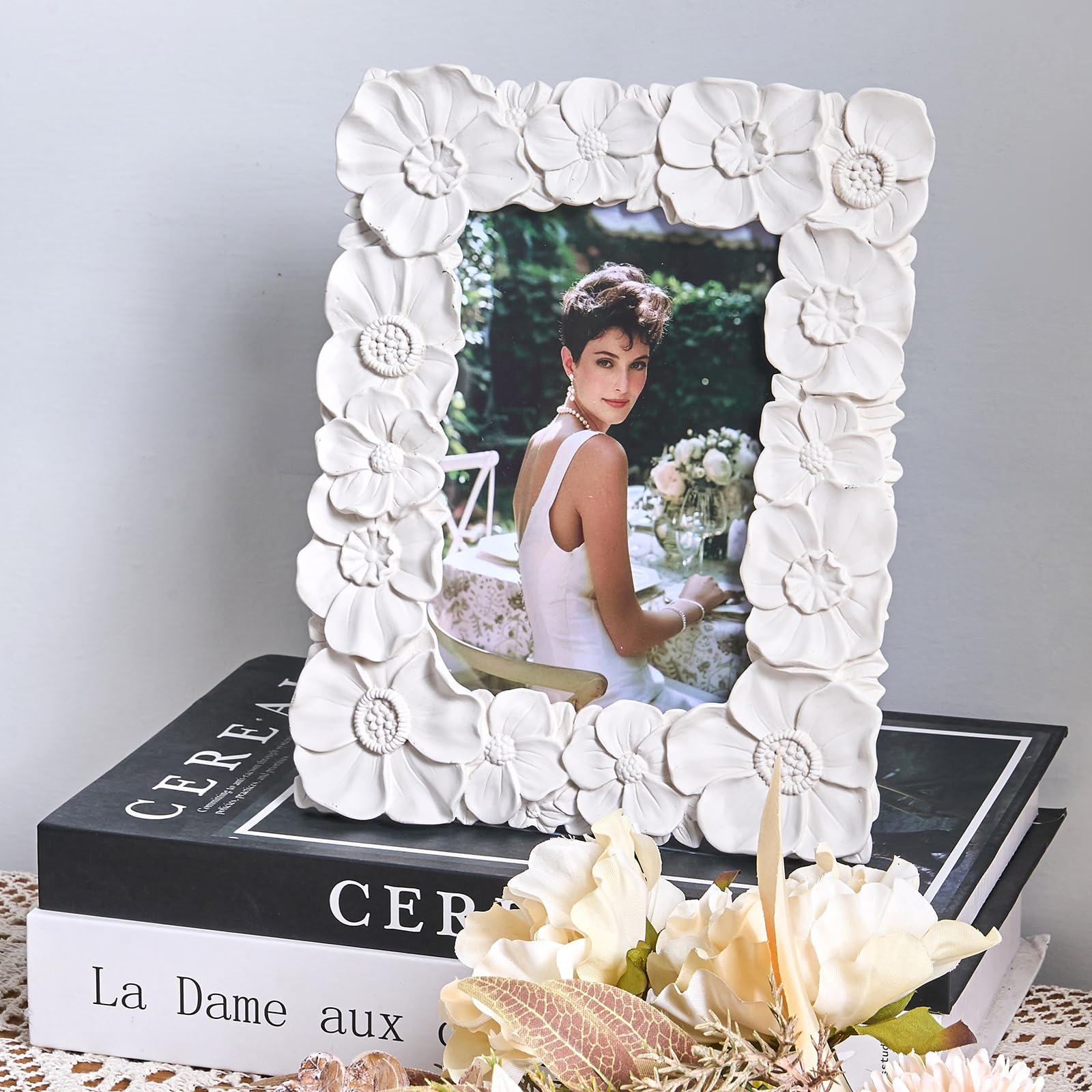 Vintage Ornate Daisy Textured Photo Frame, Hand-Crafted Resin Antique Frame with Glass Front, Easel, Hook & Mat for Tabletop Display, Retro Design Home Decor