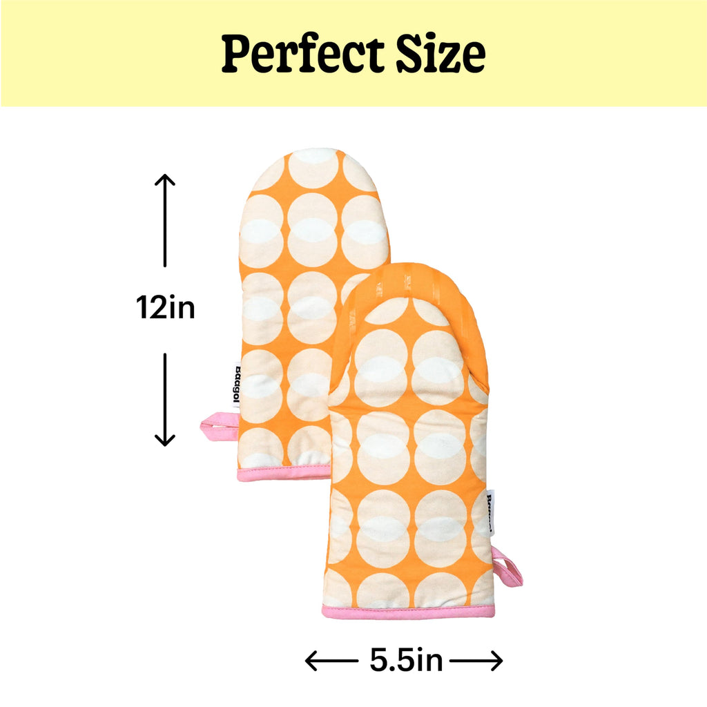 Modern and Cute Cotton Kitchen Mittens with Non-Slip Silicone Grips and Hanging Loops