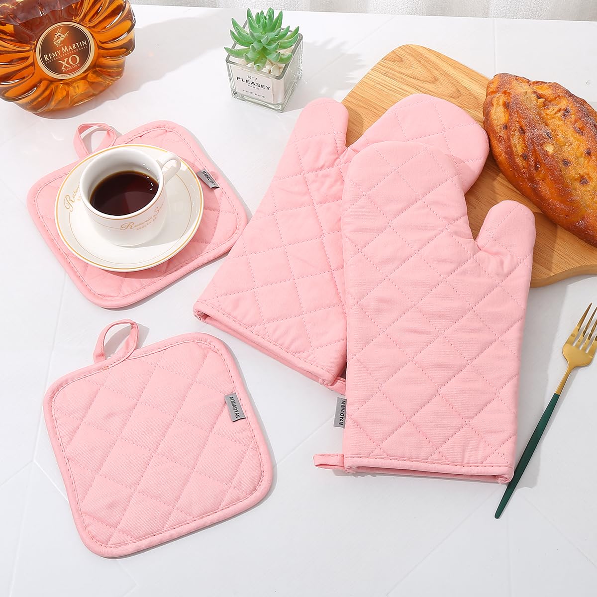 Oven Mitts and Pot Holders 4 pcs Set,High Heat Resistant 500 Degree Extra Thicken