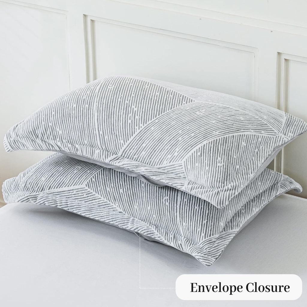 Faux Fur Pillow Cases Set of 2, Luxury Ultra Soft Fuzzy Pillowcases, Fluffy Plush Velvet Pillow Covers with Zipper, Cozy Warmth and No Shedding