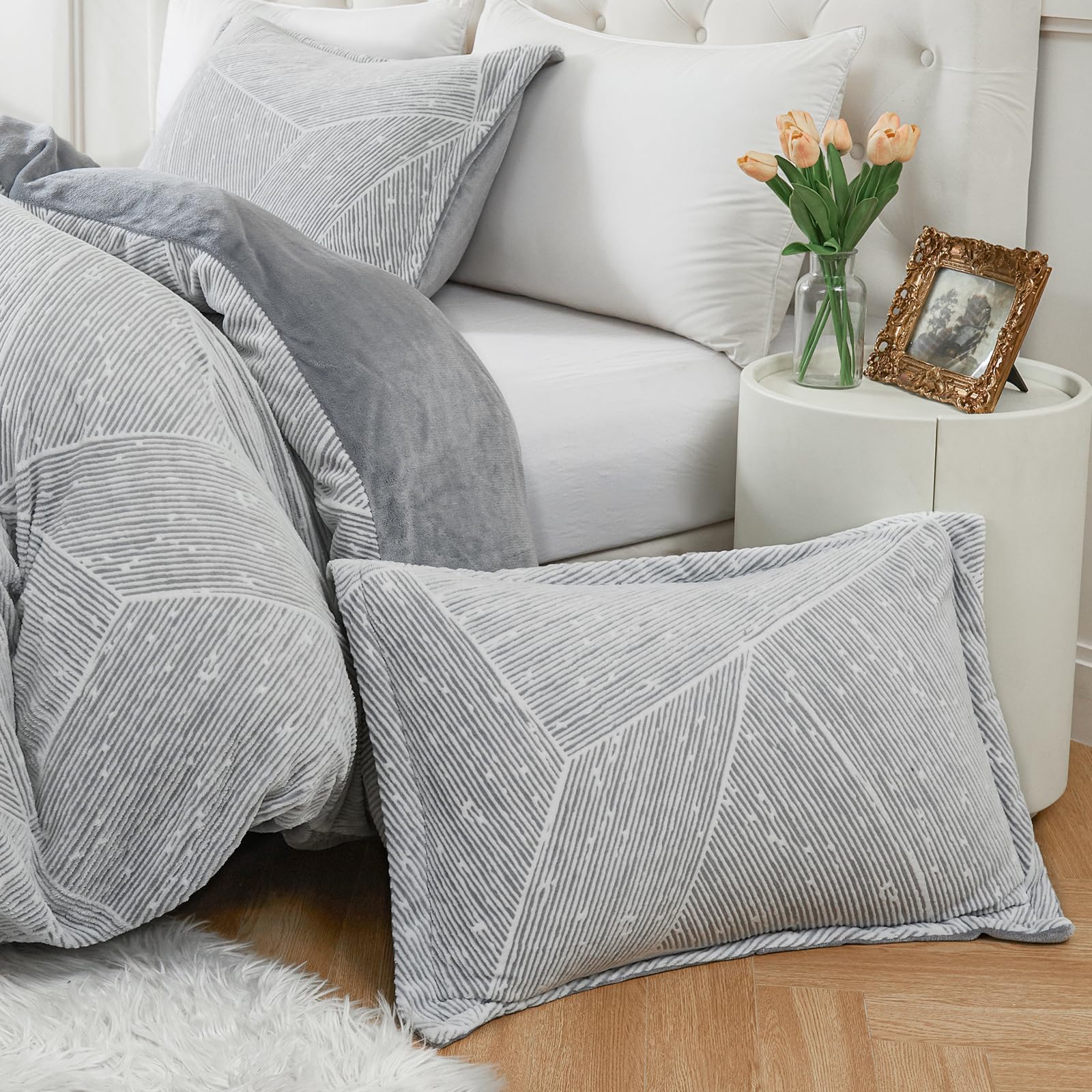 Faux Fur Pillow Cases Set of 2, Luxury Ultra Soft Fuzzy Pillowcases, Fluffy Plush Velvet Pillow Covers with Zipper, Cozy Warmth and No Shedding