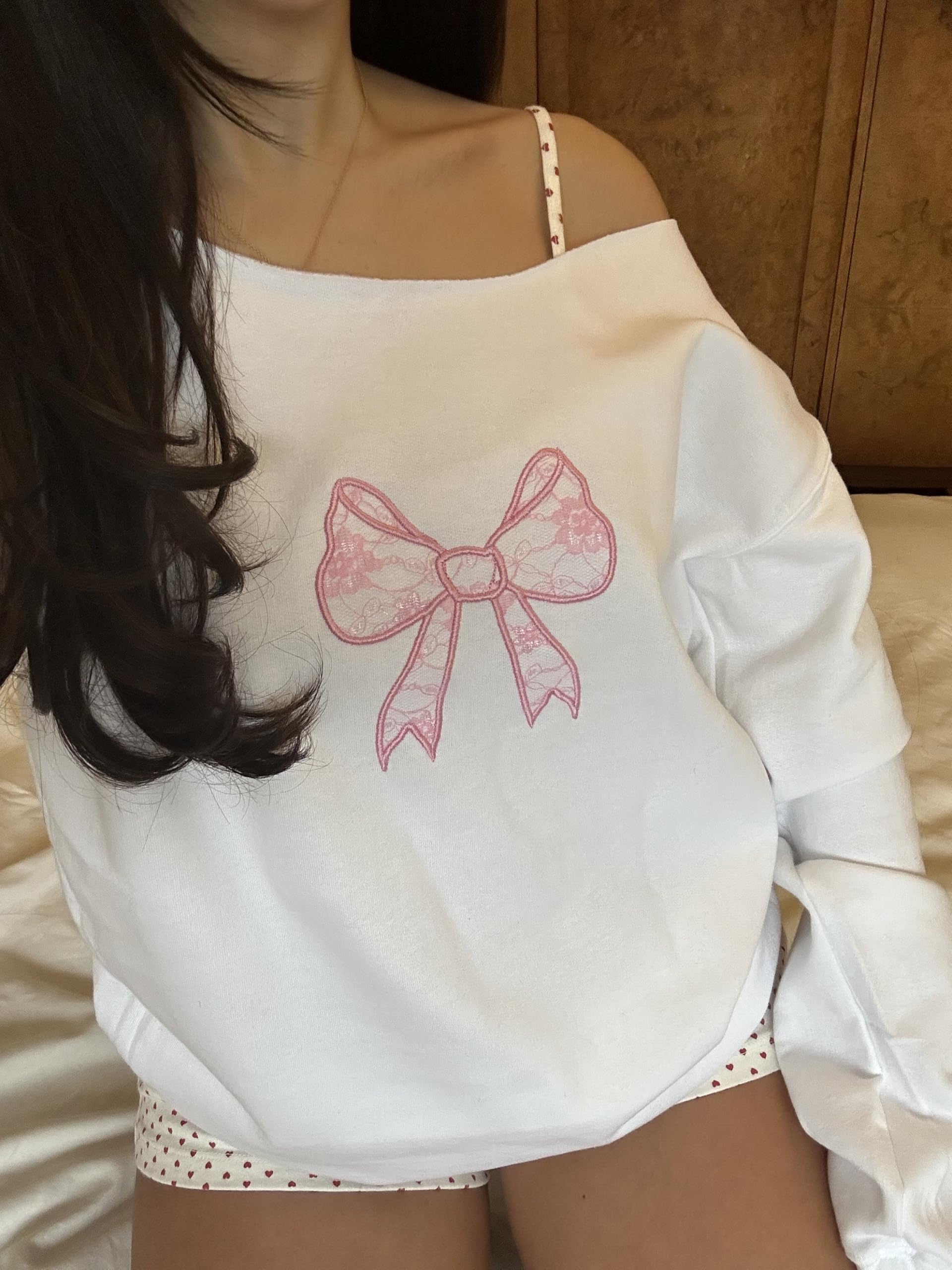 Women Y2k Off Shoulder Sweatshirt Long Sleeve Bow Print Pullover Top Vintage Graphic Sweatshirt