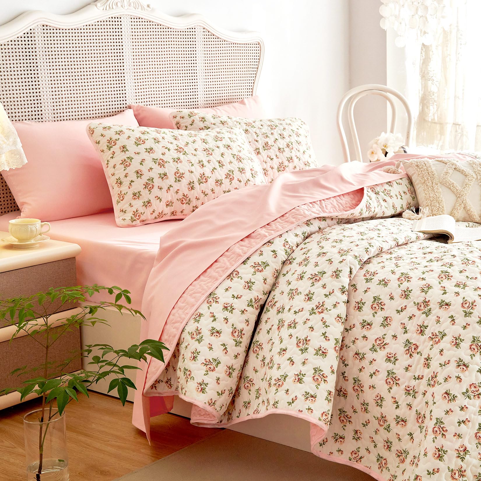 Floral Quilt Set, Coquette Cottagecore Shabby Chic Flower Pattern, Reversible Lightweight Bedspread Coverlet, 3 Pieces