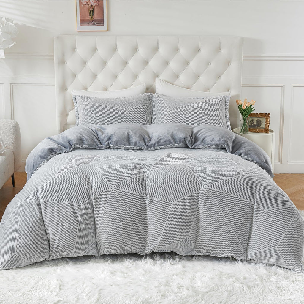 Faux Fur Pillow Cases Set of 2, Luxury Ultra Soft Fuzzy Pillowcases, Fluffy Plush Velvet Pillow Covers with Zipper, Cozy Warmth and No Shedding