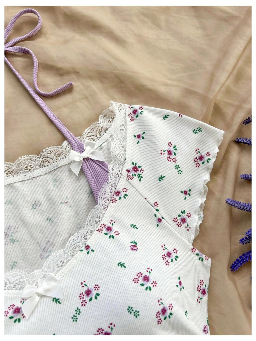 Women's Contrast Lace Halter Neck Lettuce Trim Casual Crop Tee Tops