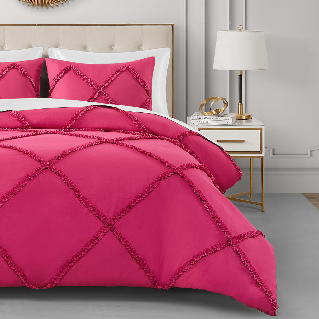 Juicy Couture Diamond Queen Comforter Set - Ruffle 3-Piece Machine Washable Reversible Bedding Comforter Set