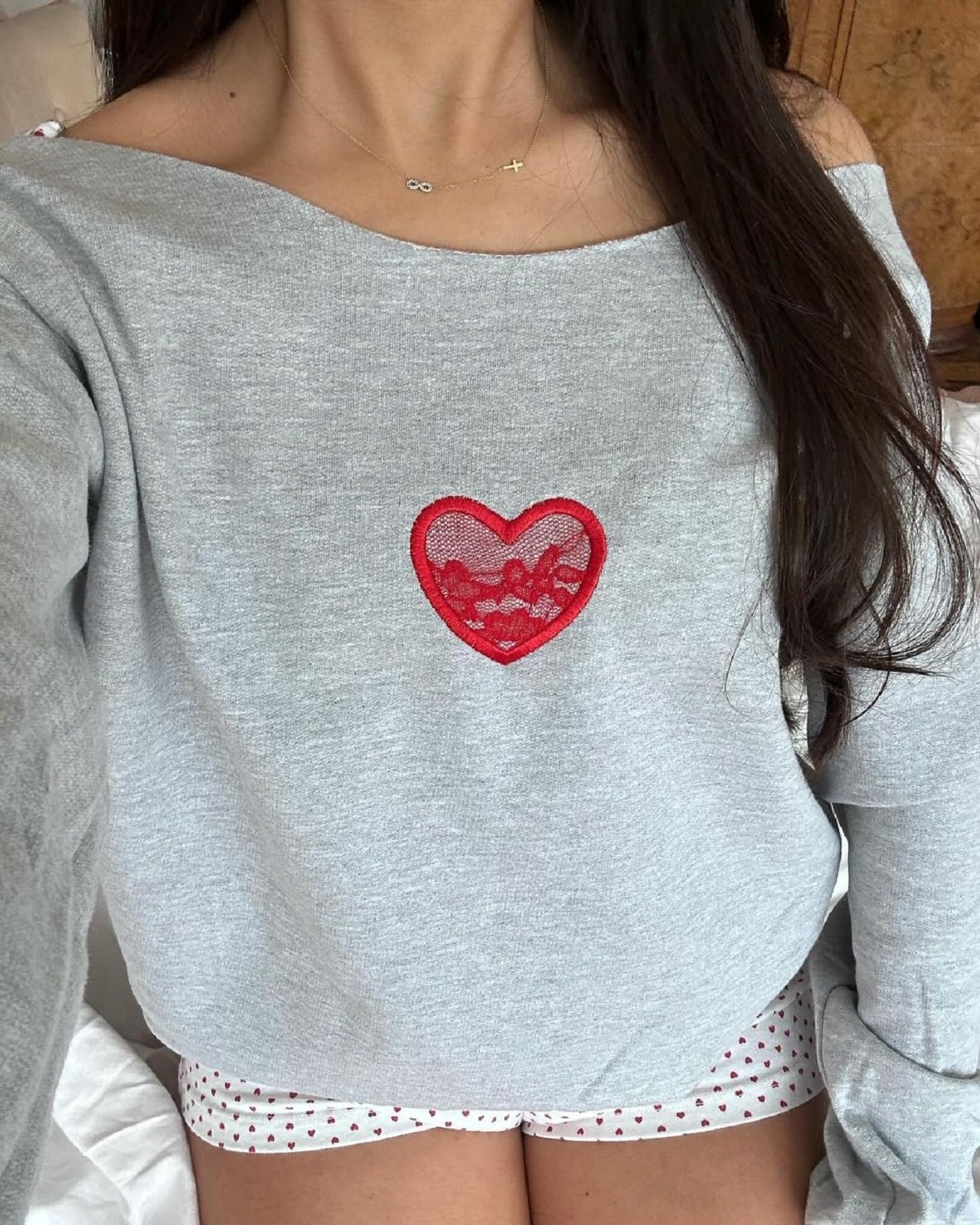 Women Y2k Off Shoulder Sweatshirt Long Sleeve Bow Print Pullover Top Vintage Graphic Sweatshirt