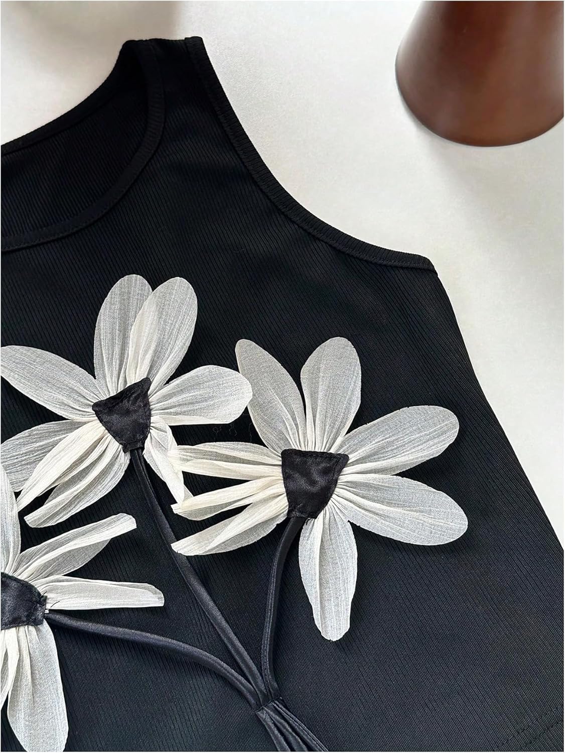 Women's Floral Applique Ribbed Tank Top Crew Neck Slim Fitted Sleeveless Crop Tops