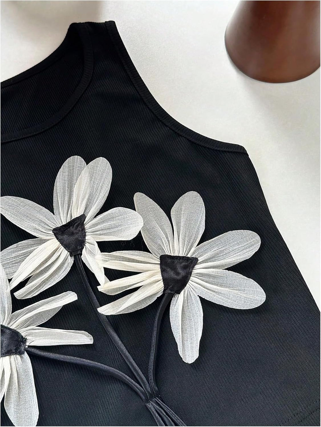 Women's Floral Applique Ribbed Tank Top Crew Neck Slim Fitted Sleeveless Crop Tops