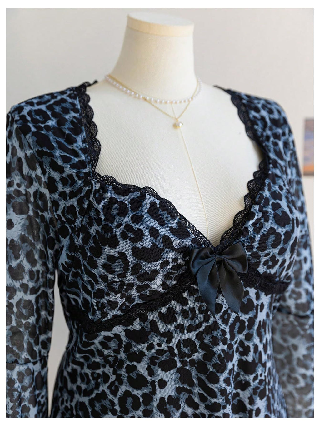 Women's Plus Size Lace Leopard Print Bell Sleeve Bow Front Dress Mini