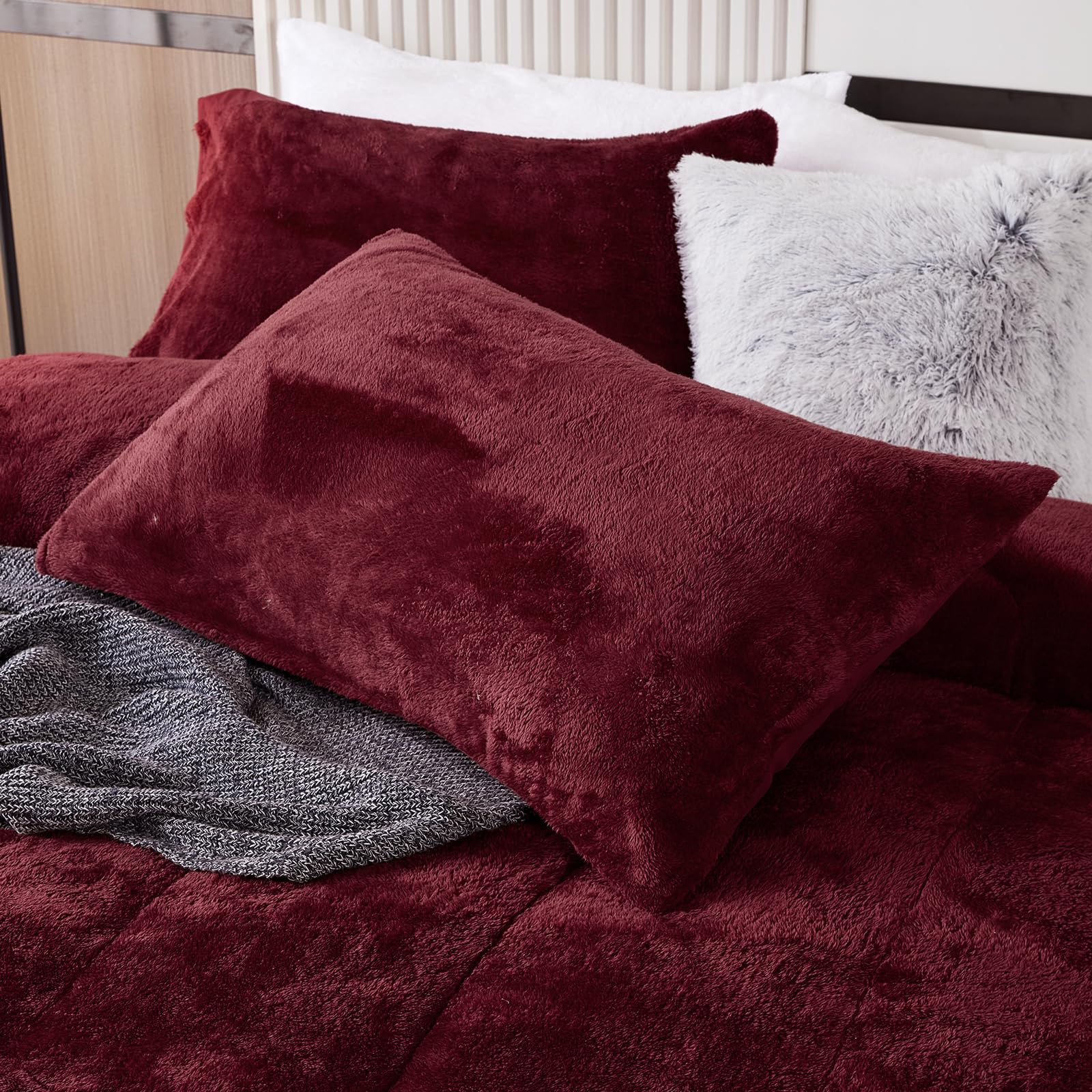 Faux Fur Pillow Cases Set of 2, Luxury Ultra Soft Fuzzy Pillowcases, Fluffy Plush Velvet Pillow Covers with Zipper, Cozy Warmth and No Shedding