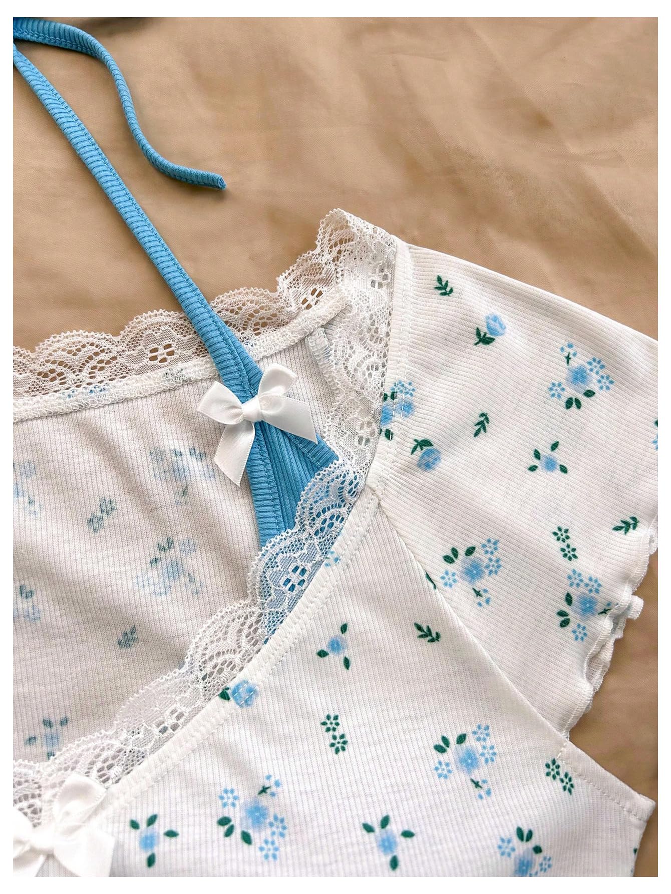 Women's Contrast Lace Halter Neck Lettuce Trim Casual Crop Tee Tops