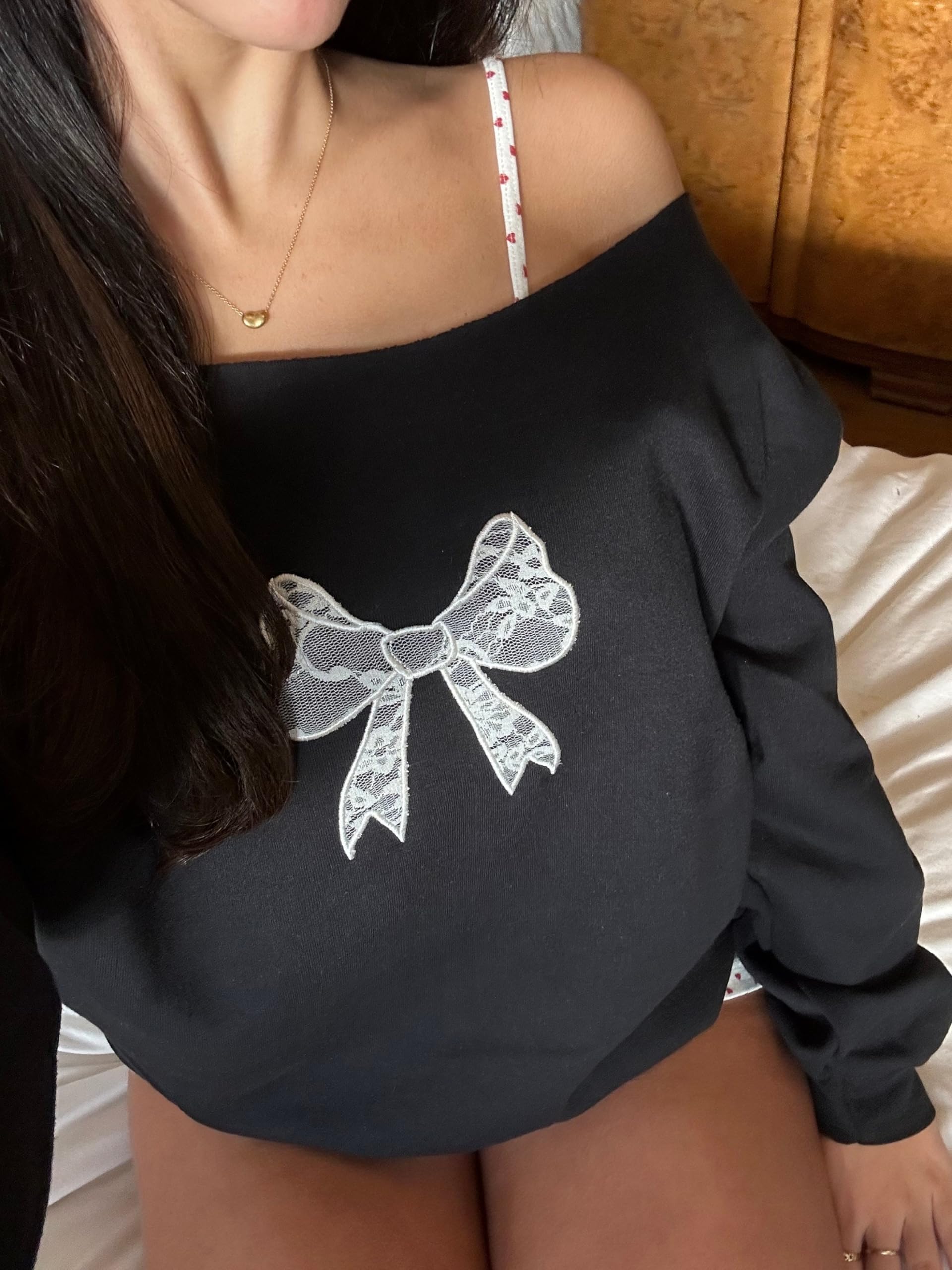 Women Y2k Off Shoulder Sweatshirt Long Sleeve Bow Print Pullover Top Vintage Graphic Sweatshirt