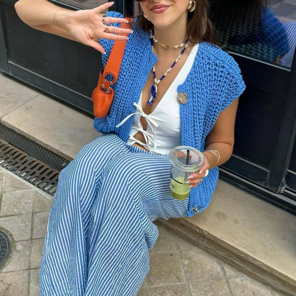 Women's Cropped Sweater Vest Cute Crewneck Button Down Sleeveless Crop Knit Cardigan with Pocket