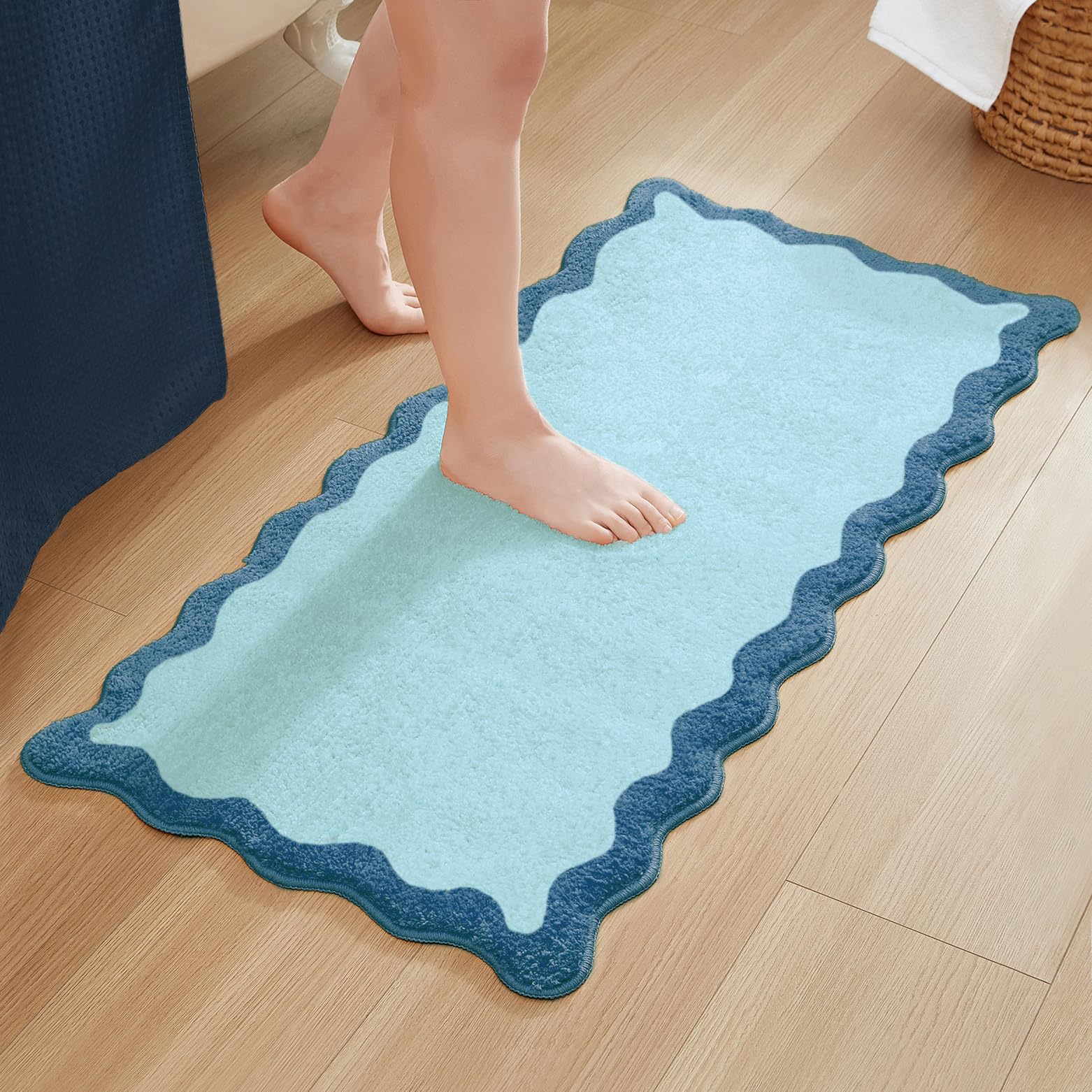 Wavy Bath Mat with Scalloped Ripple Design, Microfiber Absorbent Non Slip Tufted Rug