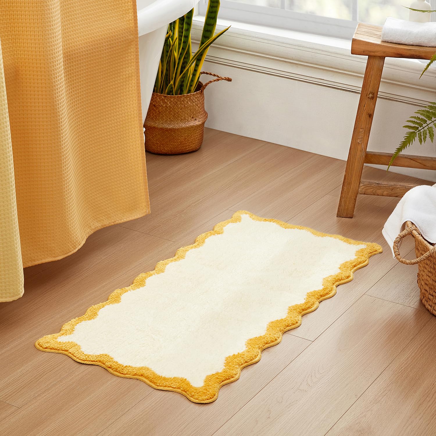 Wavy Bath Mat with Scalloped Ripple Design, Microfiber Absorbent Non Slip Tufted Rug