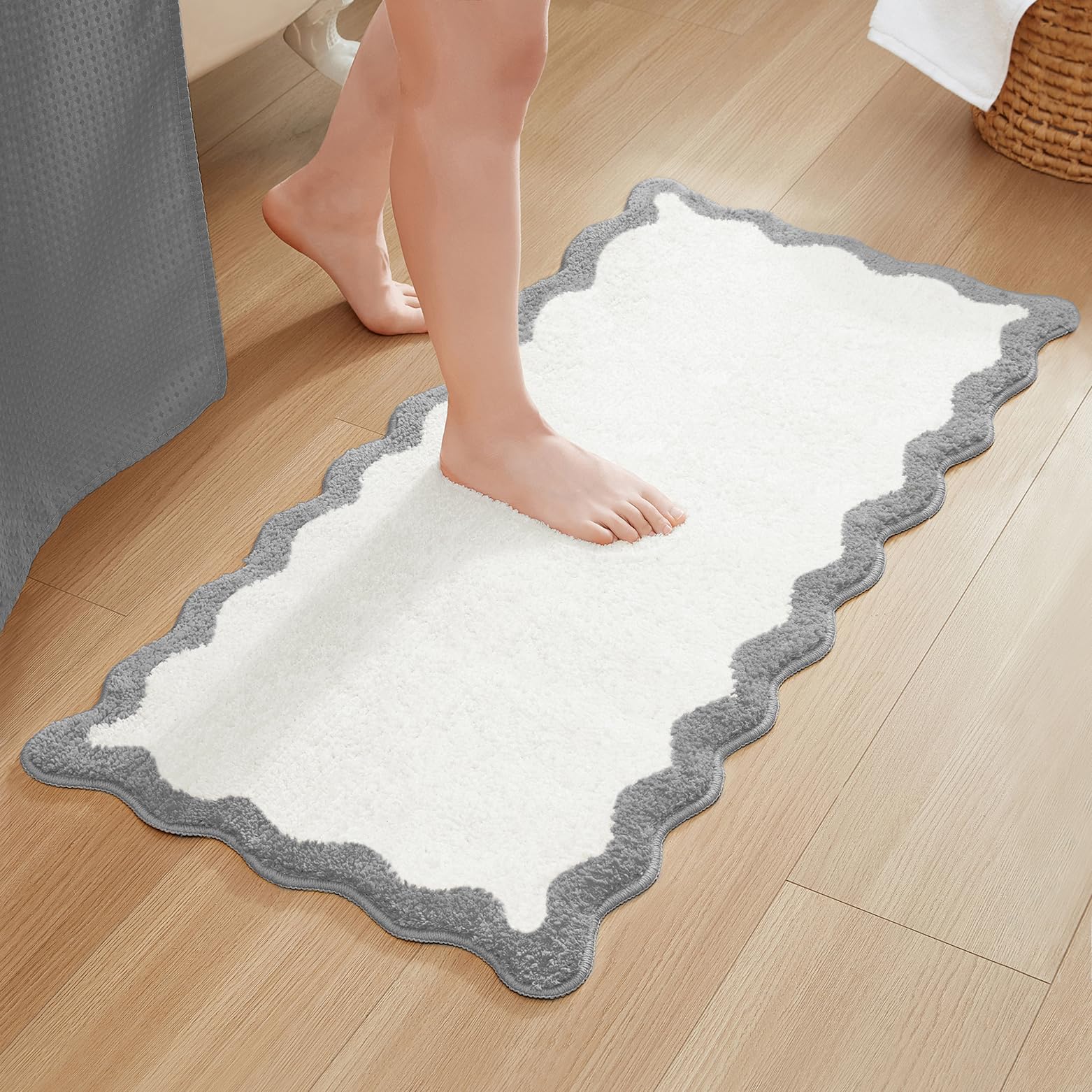 Wavy Bath Mat with Scalloped Ripple Design, Microfiber Absorbent Non Slip Tufted Rug