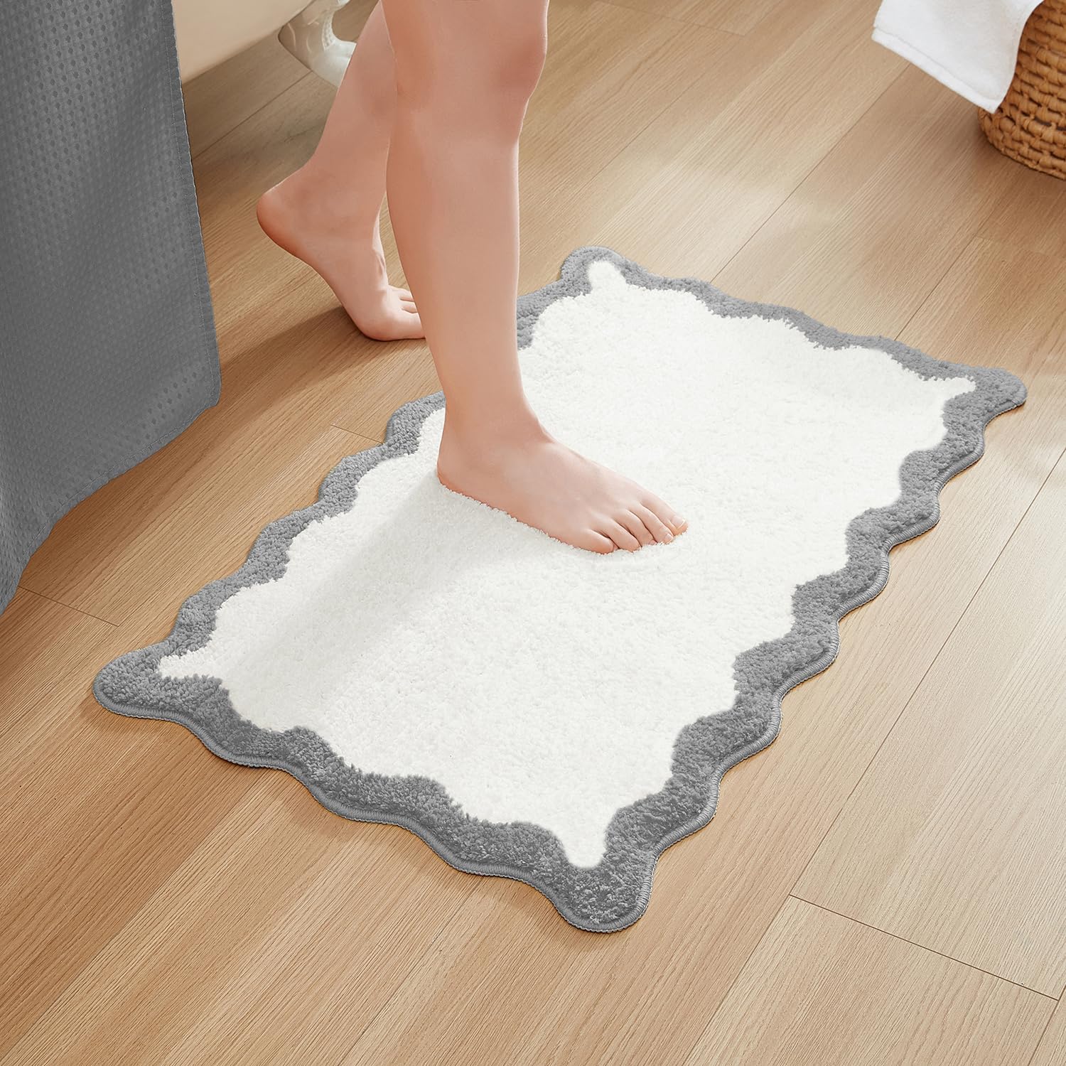 Wavy Bath Mat with Scalloped Ripple Design, Microfiber Absorbent Non Slip Tufted Rug