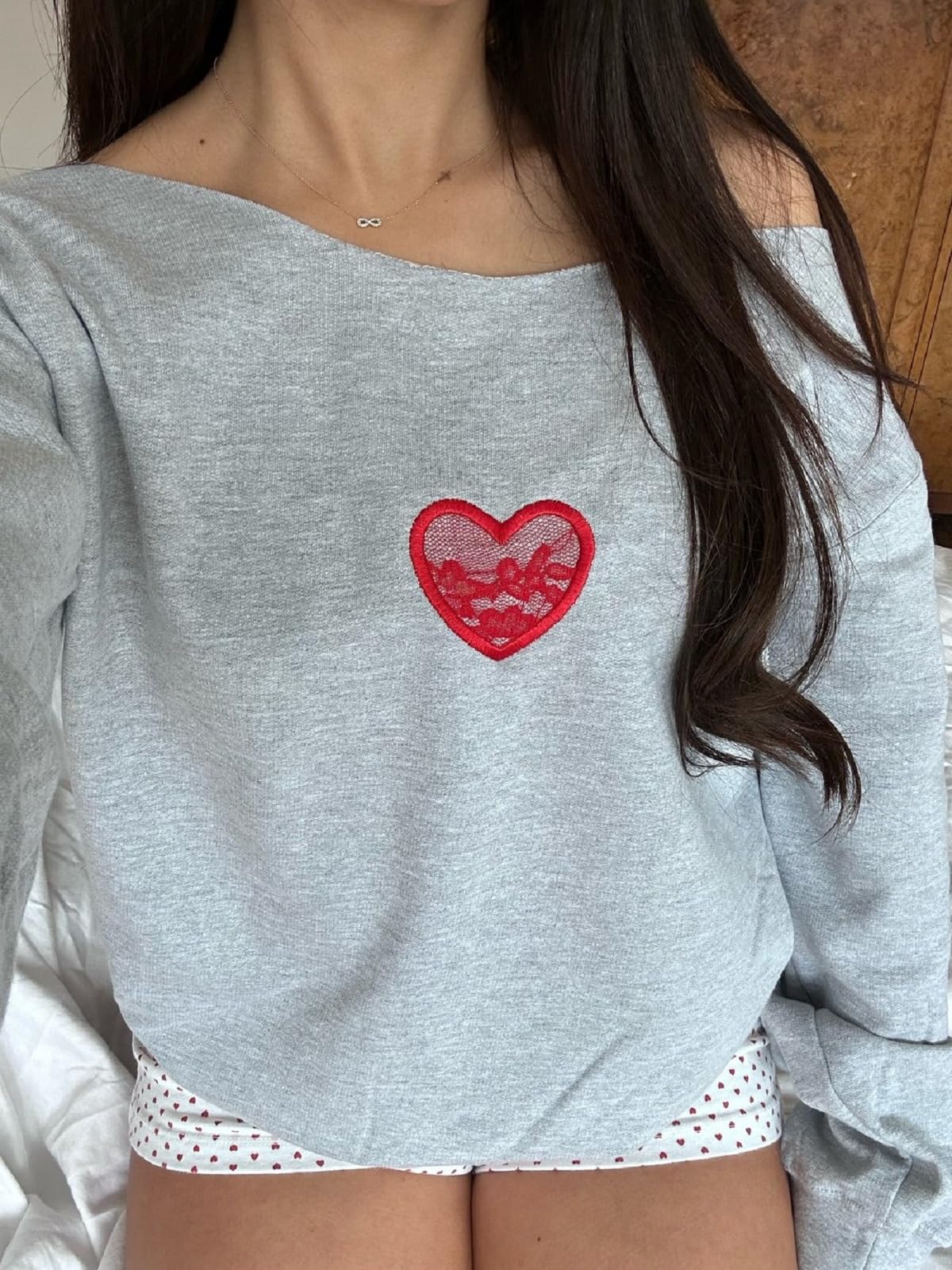 Women Y2k Off Shoulder Sweatshirt Long Sleeve Bow Print Pullover Top Vintage Graphic Sweatshirt