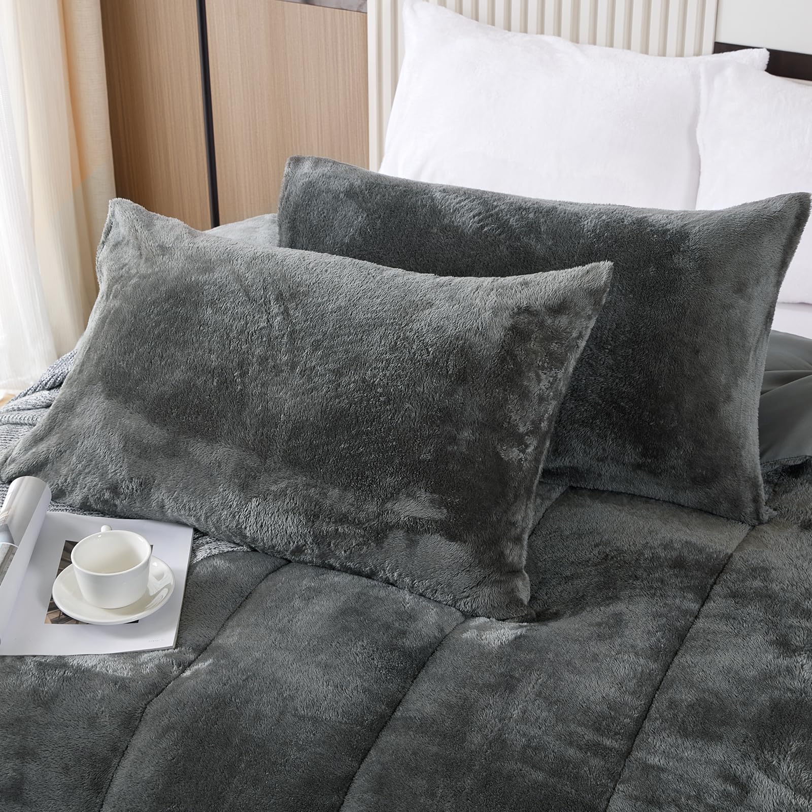 Faux Fur Pillow Cases Set of 2, Luxury Ultra Soft Fuzzy Pillowcases, Fluffy Plush Velvet Pillow Covers with Zipper, Cozy Warmth and No Shedding