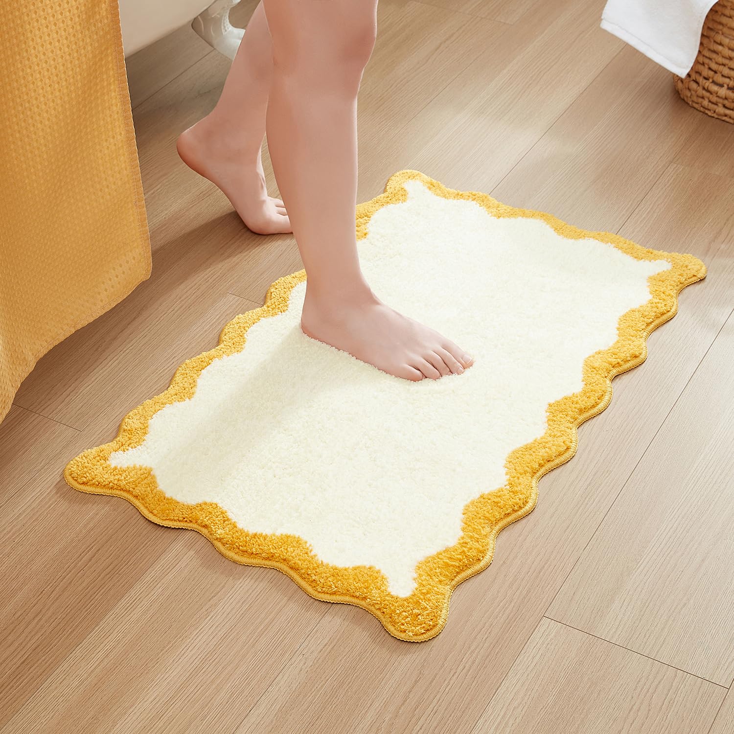 Wavy Bath Mat with Scalloped Ripple Design, Microfiber Absorbent Non Slip Tufted Rug