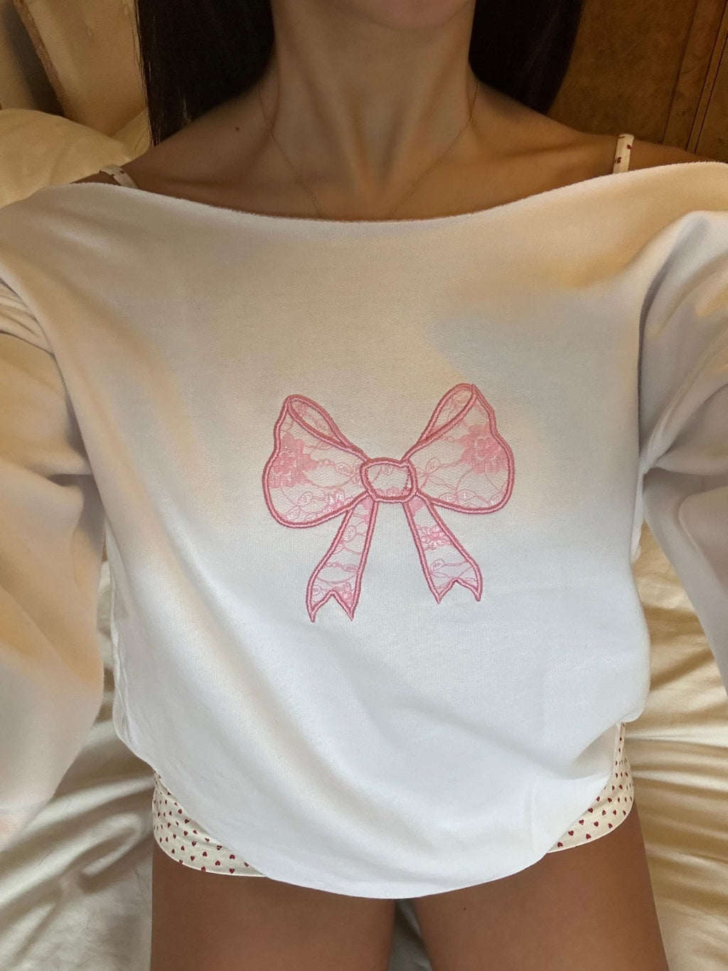 Women Y2k Off Shoulder Sweatshirt Long Sleeve Bow Print Pullover Top Vintage Graphic Sweatshirt