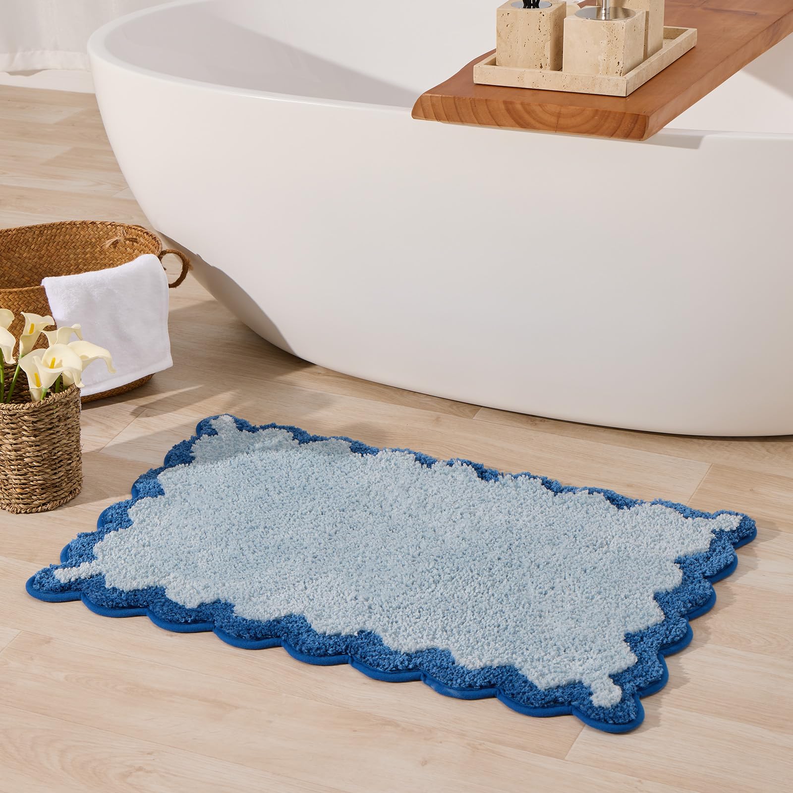 Cute Scalloped Bath Mat, Fun Plush Microfiber Scallop Bathroom Rugs Non Slip Washable Quick Dry Absorbent